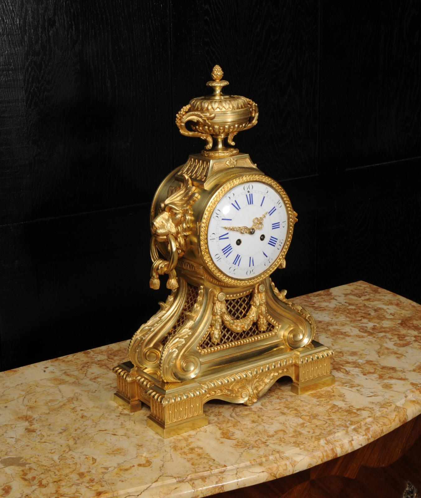 Große antike französische Goldbronze-Trommelkopf-Uhr mit Löwenmasken (Europäisch)