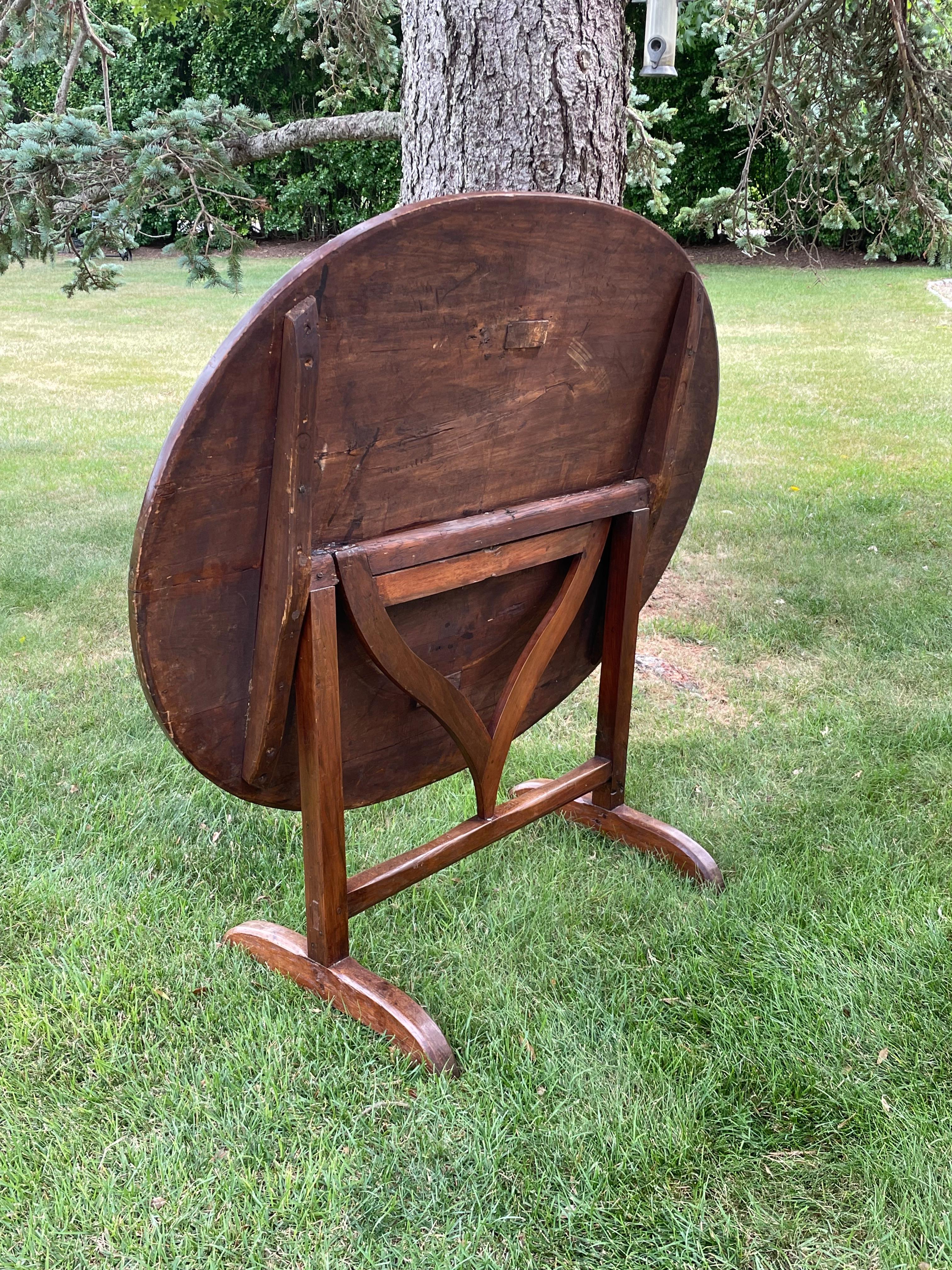 Grande table Vendange française ancienne ovale à plateau basculant en vente 4