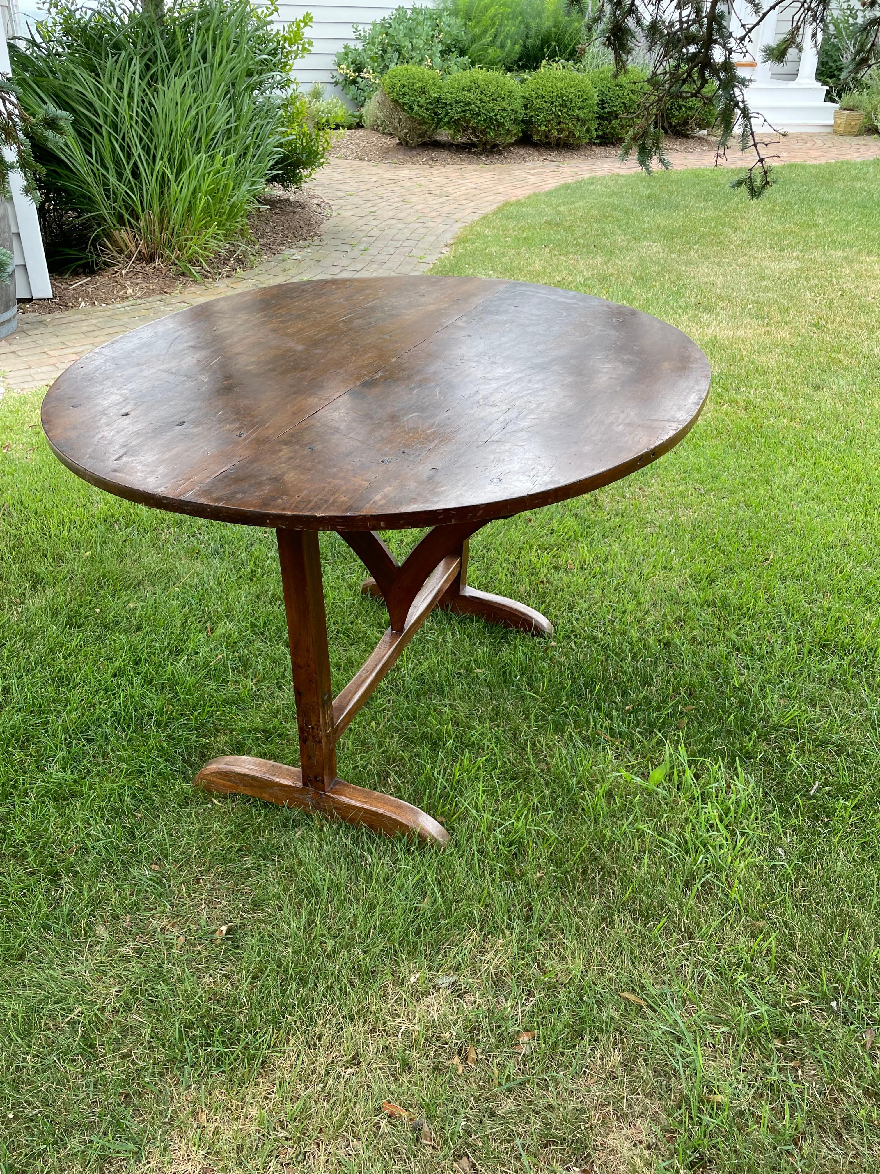 Provincial français Grande table Vendange française ancienne ovale à plateau basculant en vente