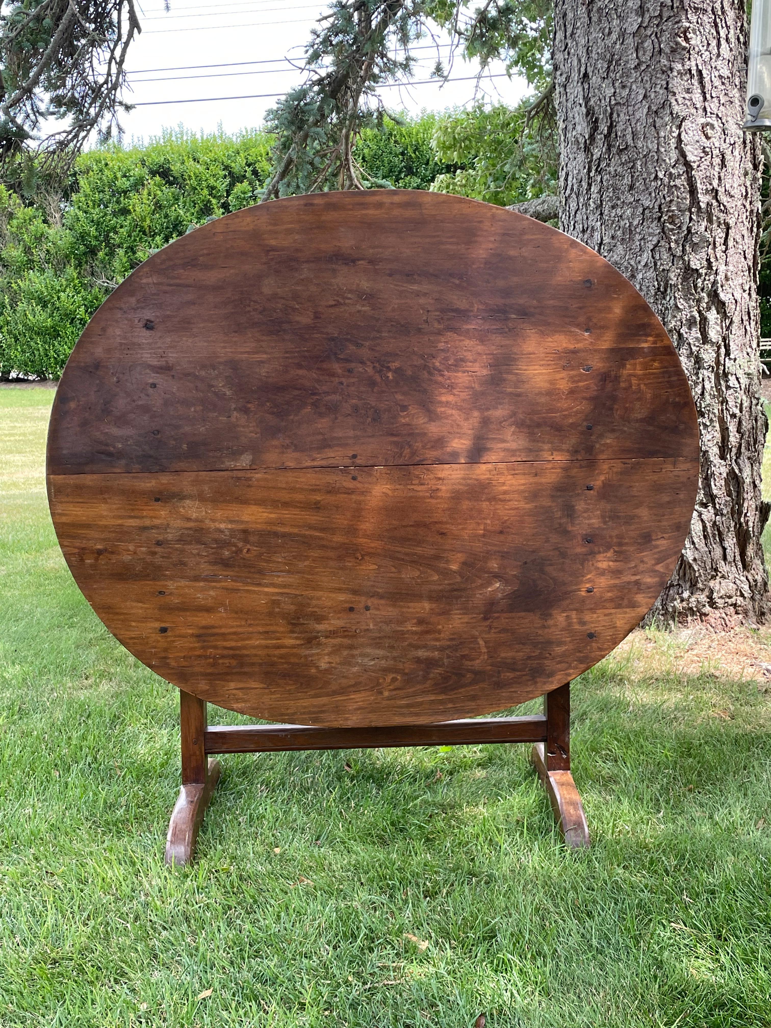 Bois Grande table Vendange française ancienne ovale à plateau basculant en vente