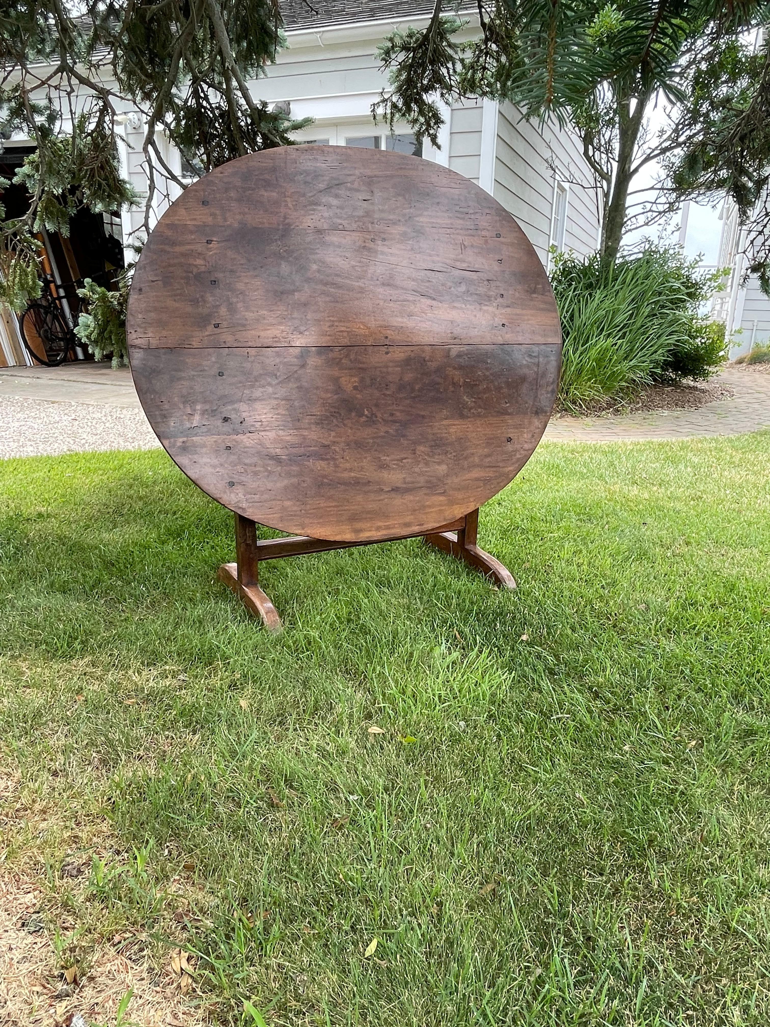 Grande table Vendange française ancienne ovale à plateau basculant en vente 2