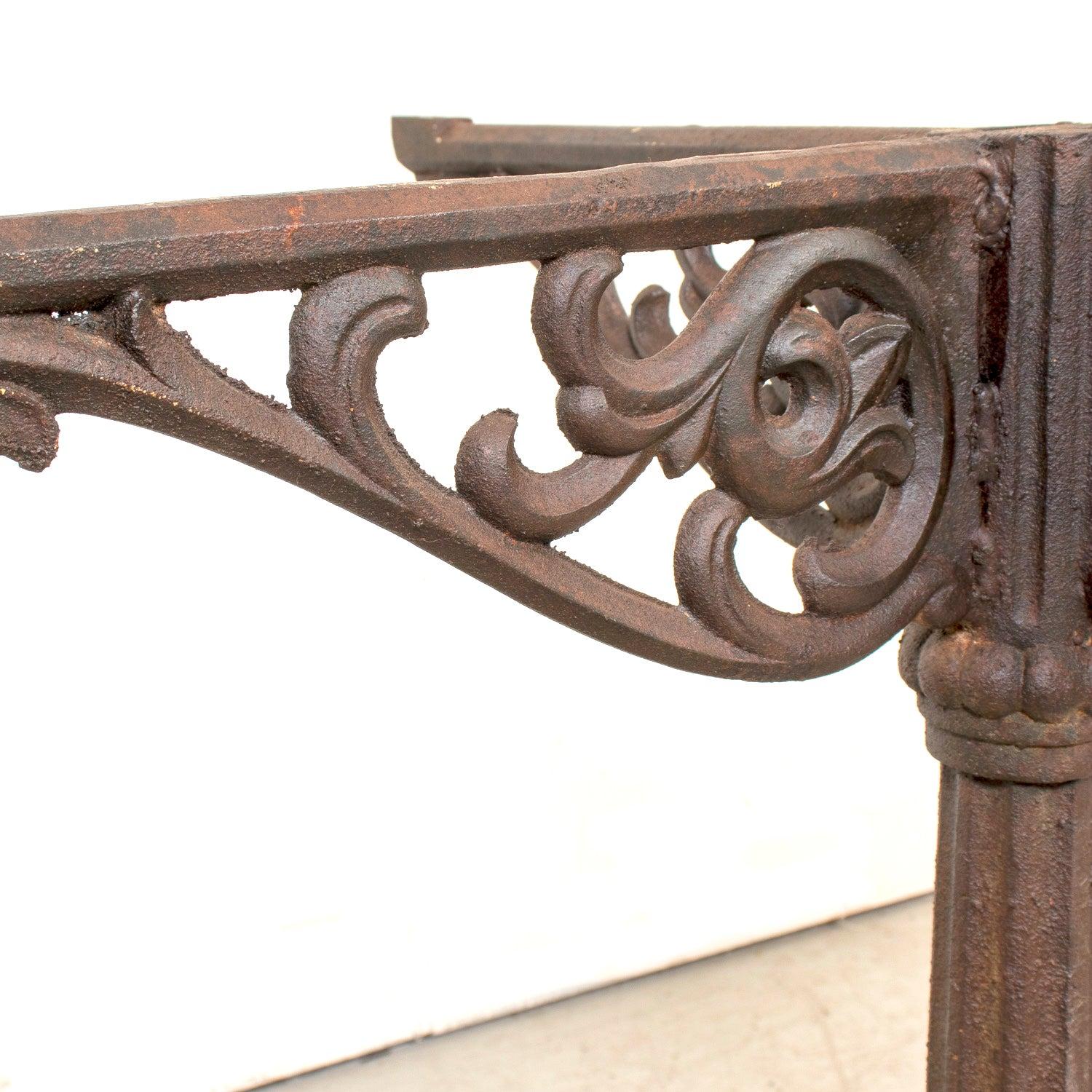 Gran Mesa Bistro Parisina Antique French con Base de Hierro y Tapa de Mármol en venta 10