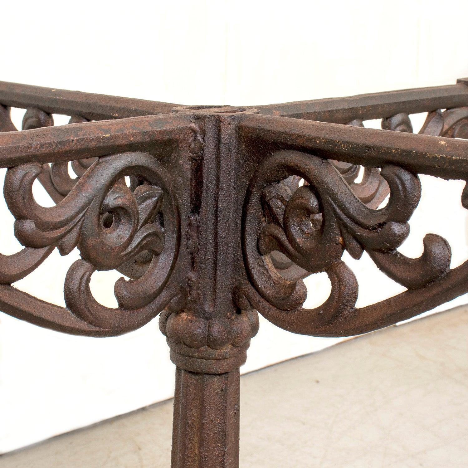 Gran Mesa Bistro Parisina Antique French con Base de Hierro y Tapa de Mármol en venta 12