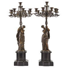 Grande candelabro francese a sette luci in bronzo patinato e dorato di Moreau