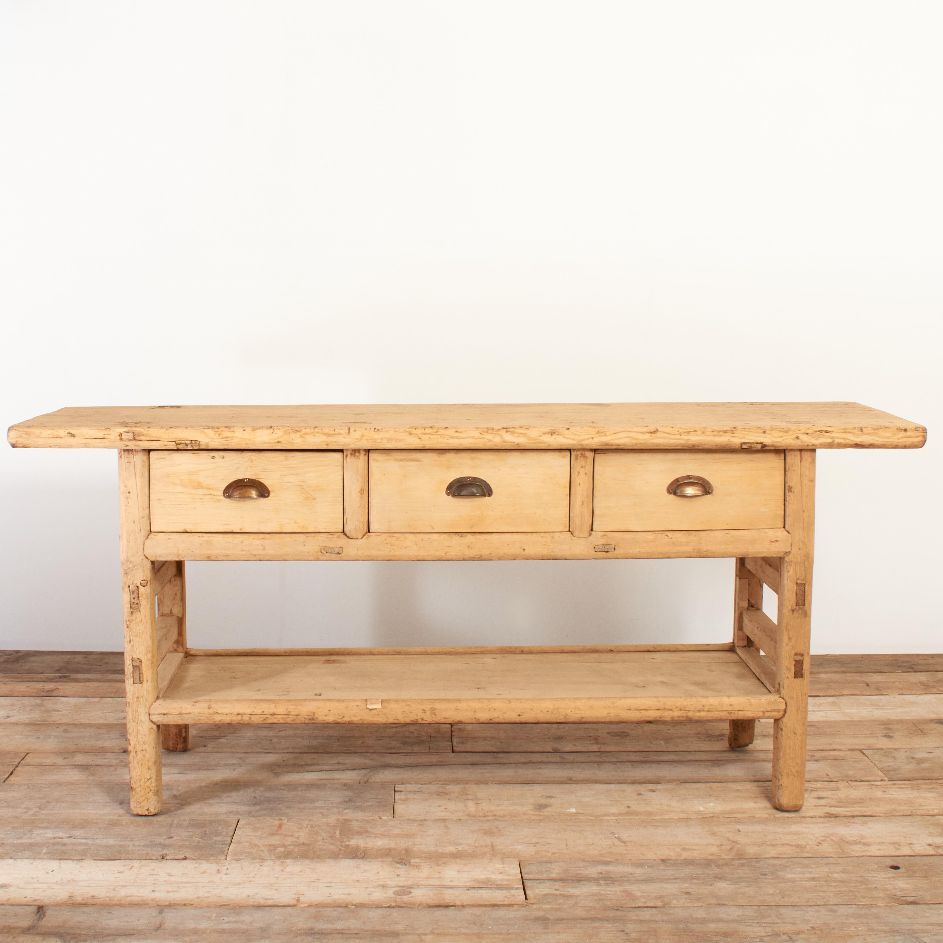 Grande commode console en pin français antique pour cuisine rustique en vente 4