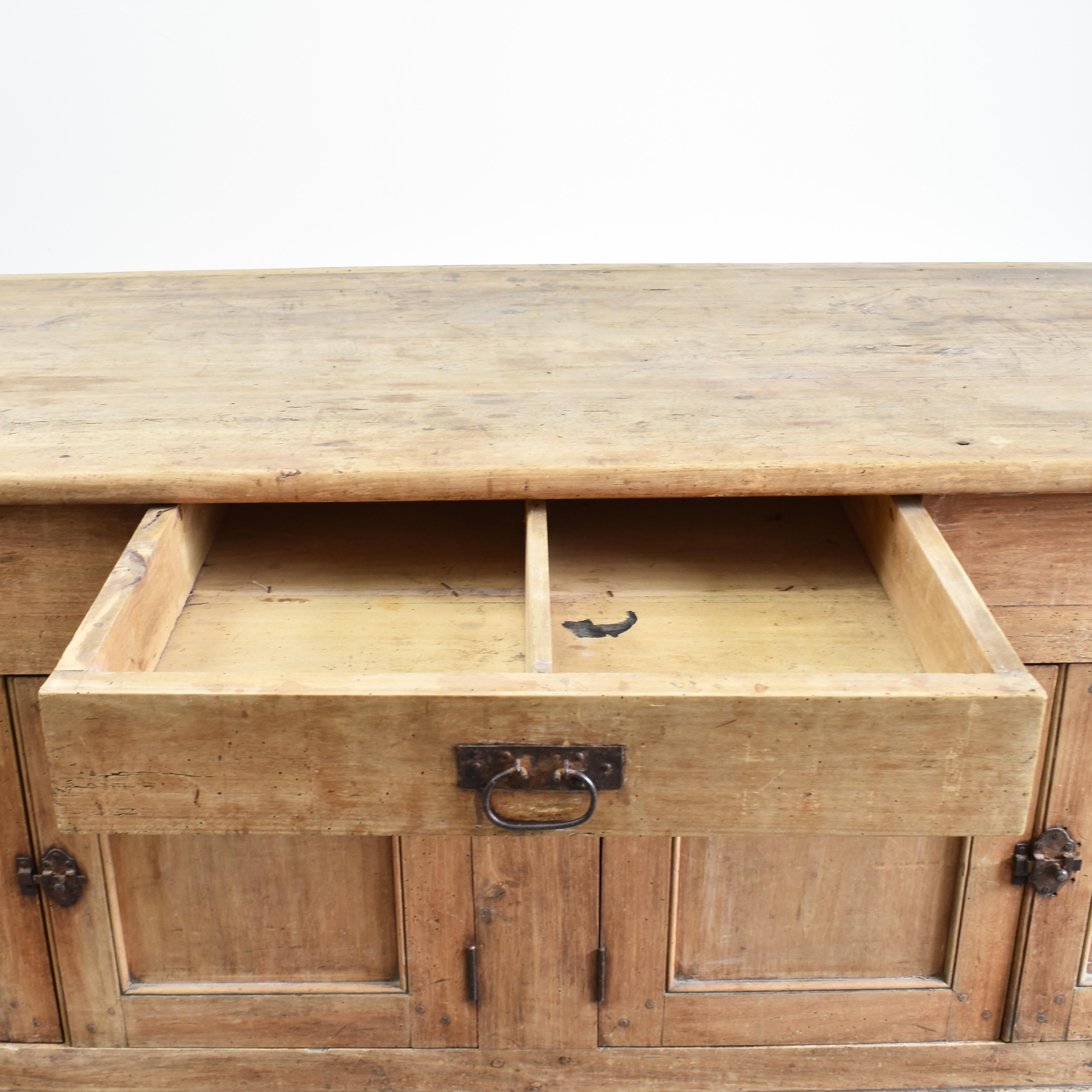 Grande Antique French Pine Rustic Farmhouse Kitchen Dresser Cupboard Island en venta 2