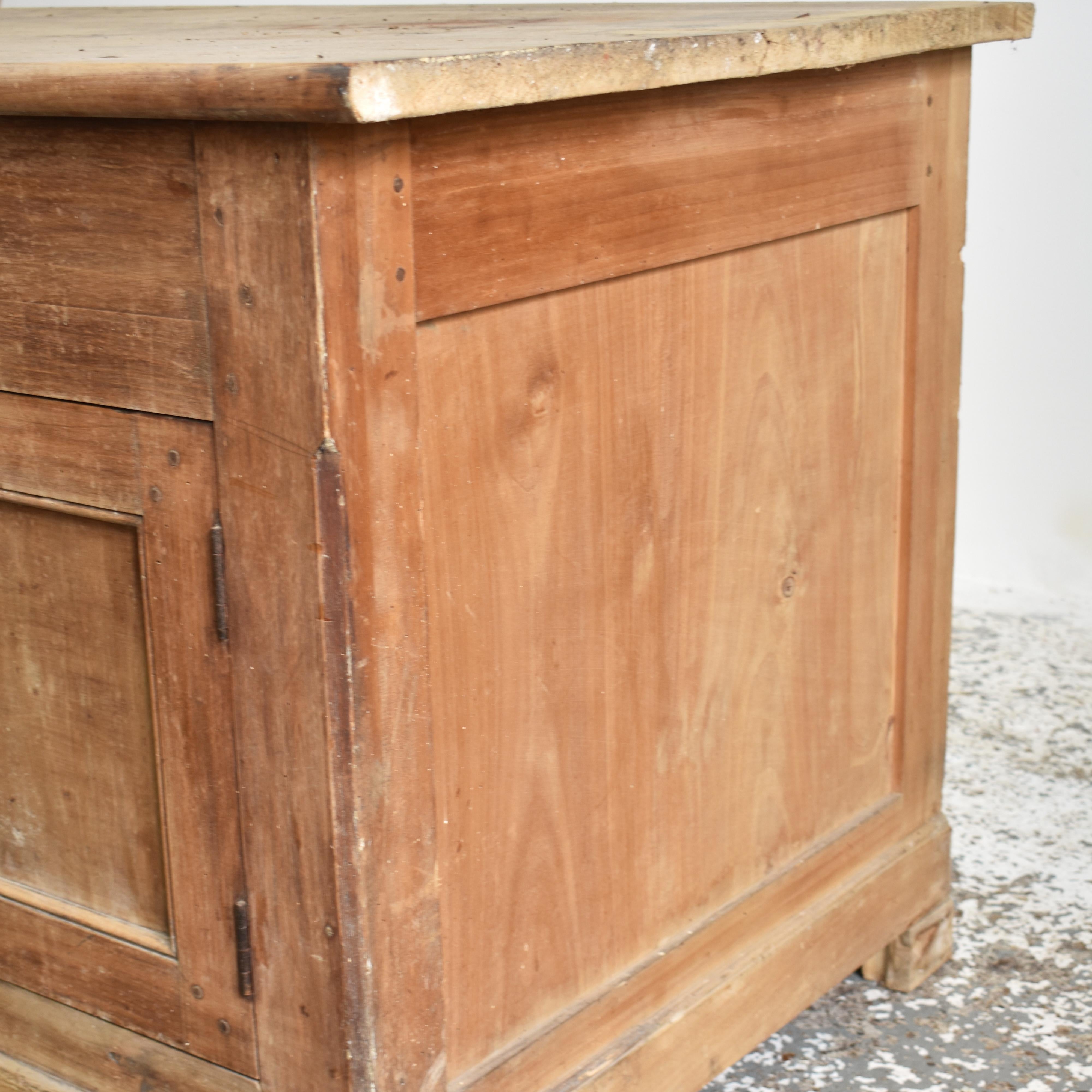Grande Antique French Pine Rustic Farmhouse Kitchen Dresser Cupboard Island Pino en venta