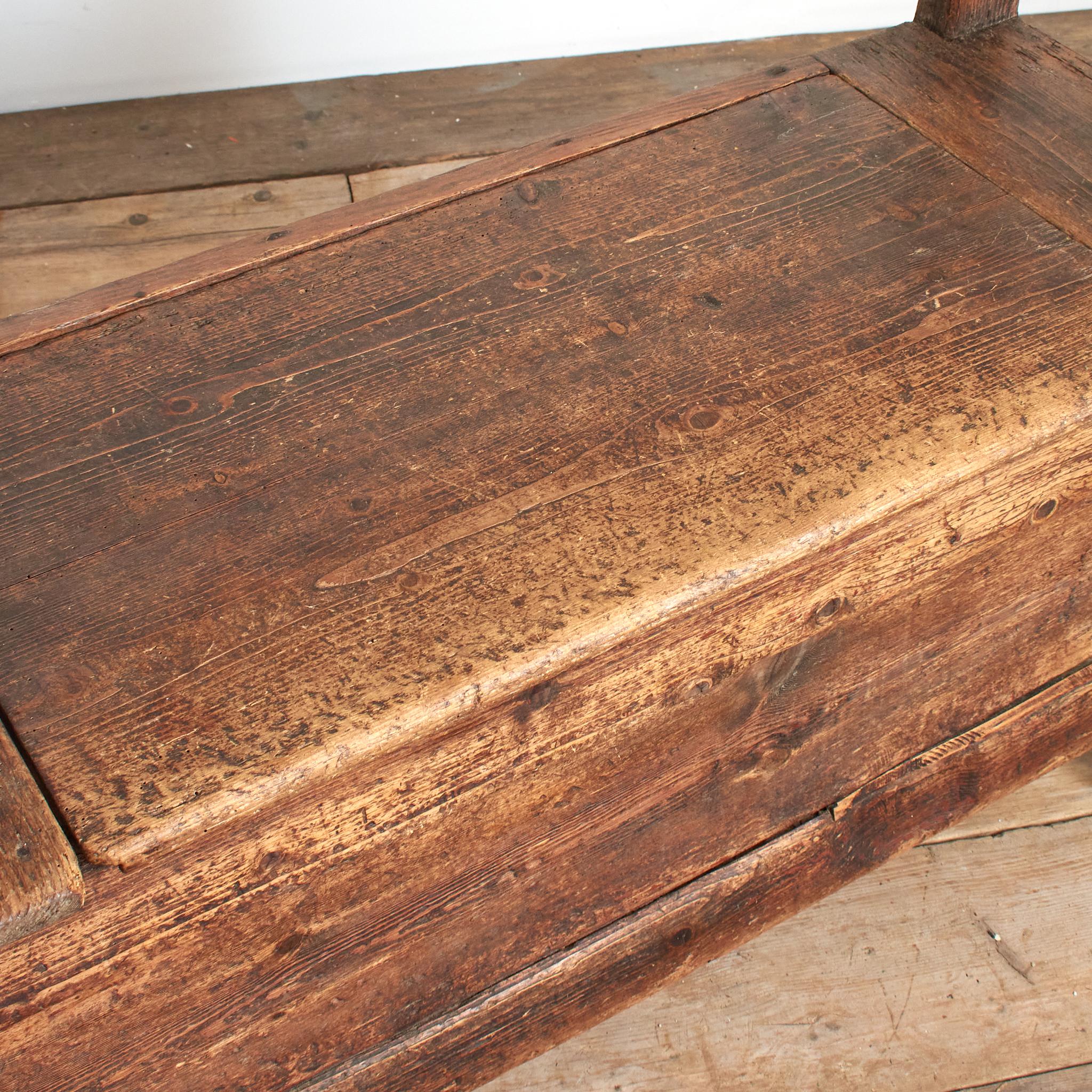 Pin Grand banc ancien en pin français rustique Farmhouse Kitchen Hallway Settle Bench en vente