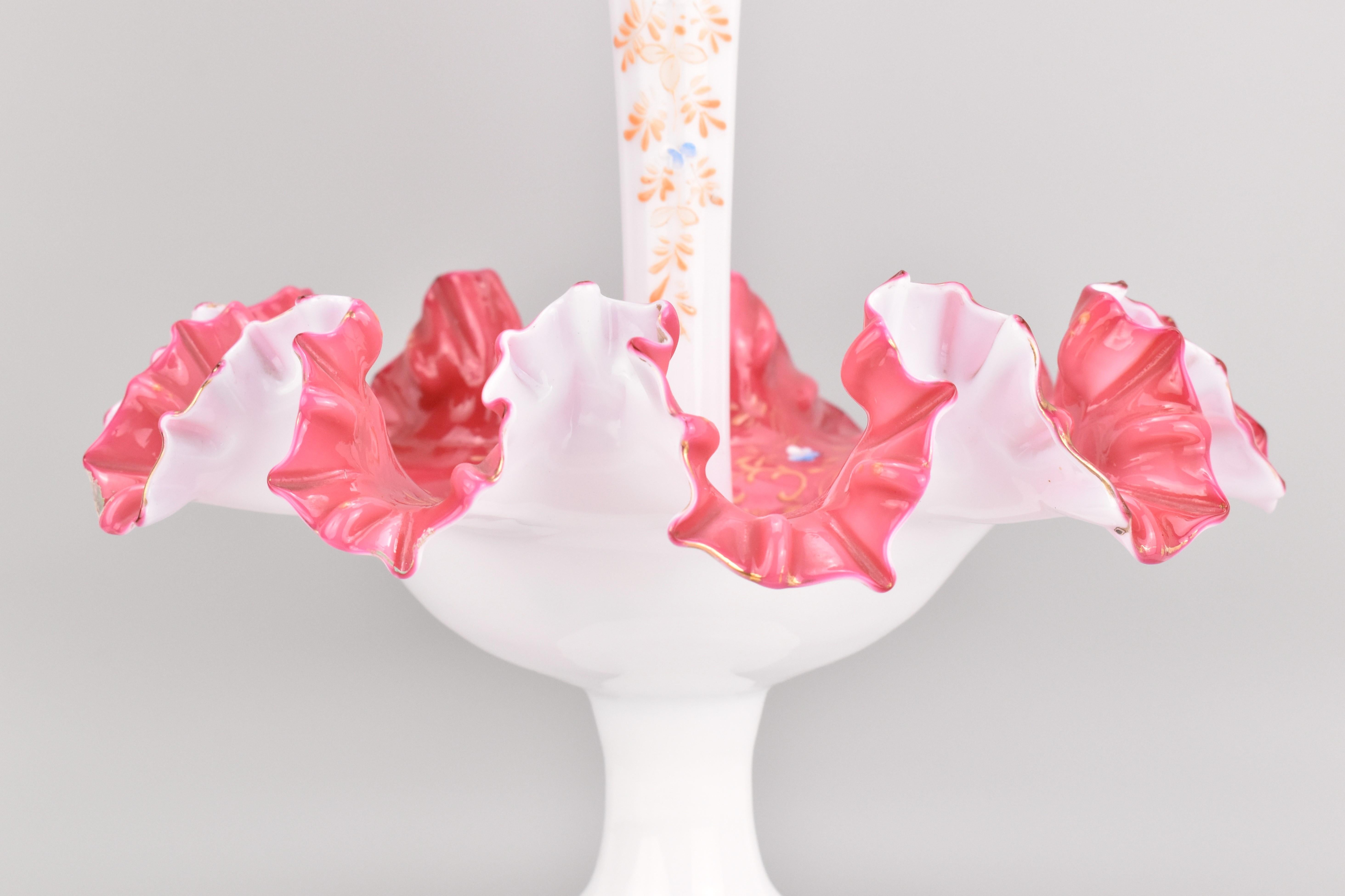 Centro de mesa grande de cristal opalino rosa Antique French Epergne siglo XIX en venta
