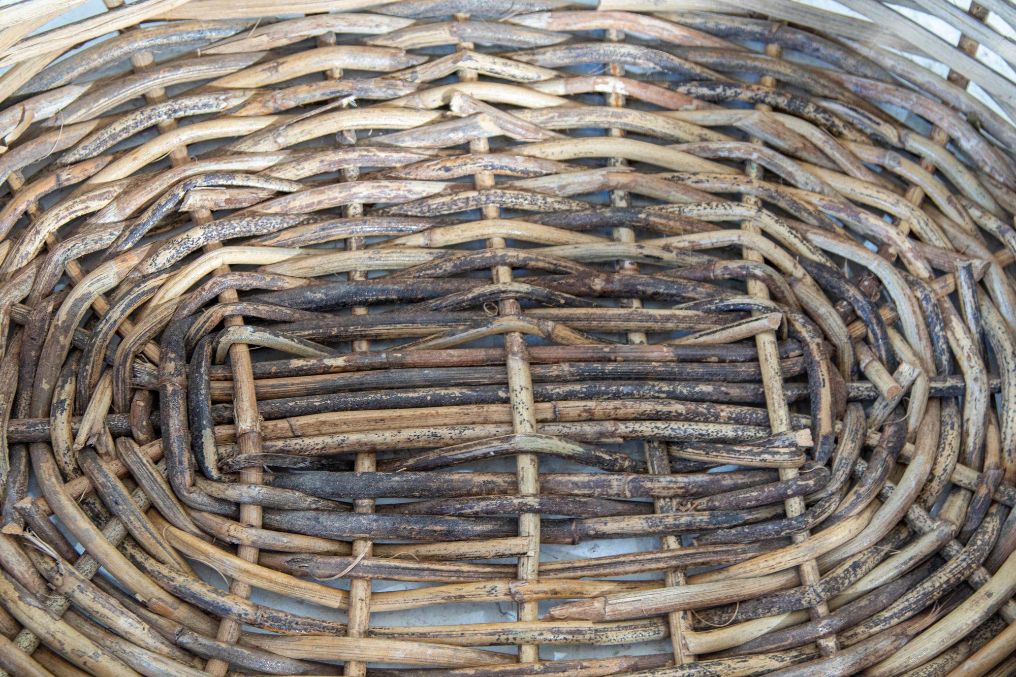 Large Antique French Provincial Grape Harvest Wicker Basket with Single Handle For Sale 10