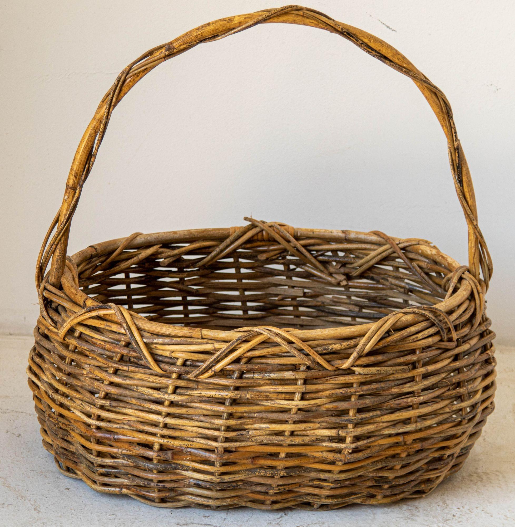 Large Antique French Provincial Grape Harvest Wicker Basket with Single Handle For Sale 15
