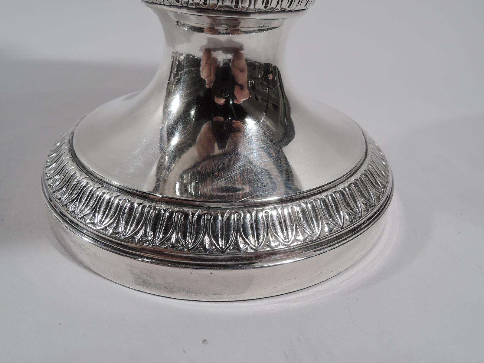 Grande cafetière ancienne de restauration française en argent étrusque en vente 3