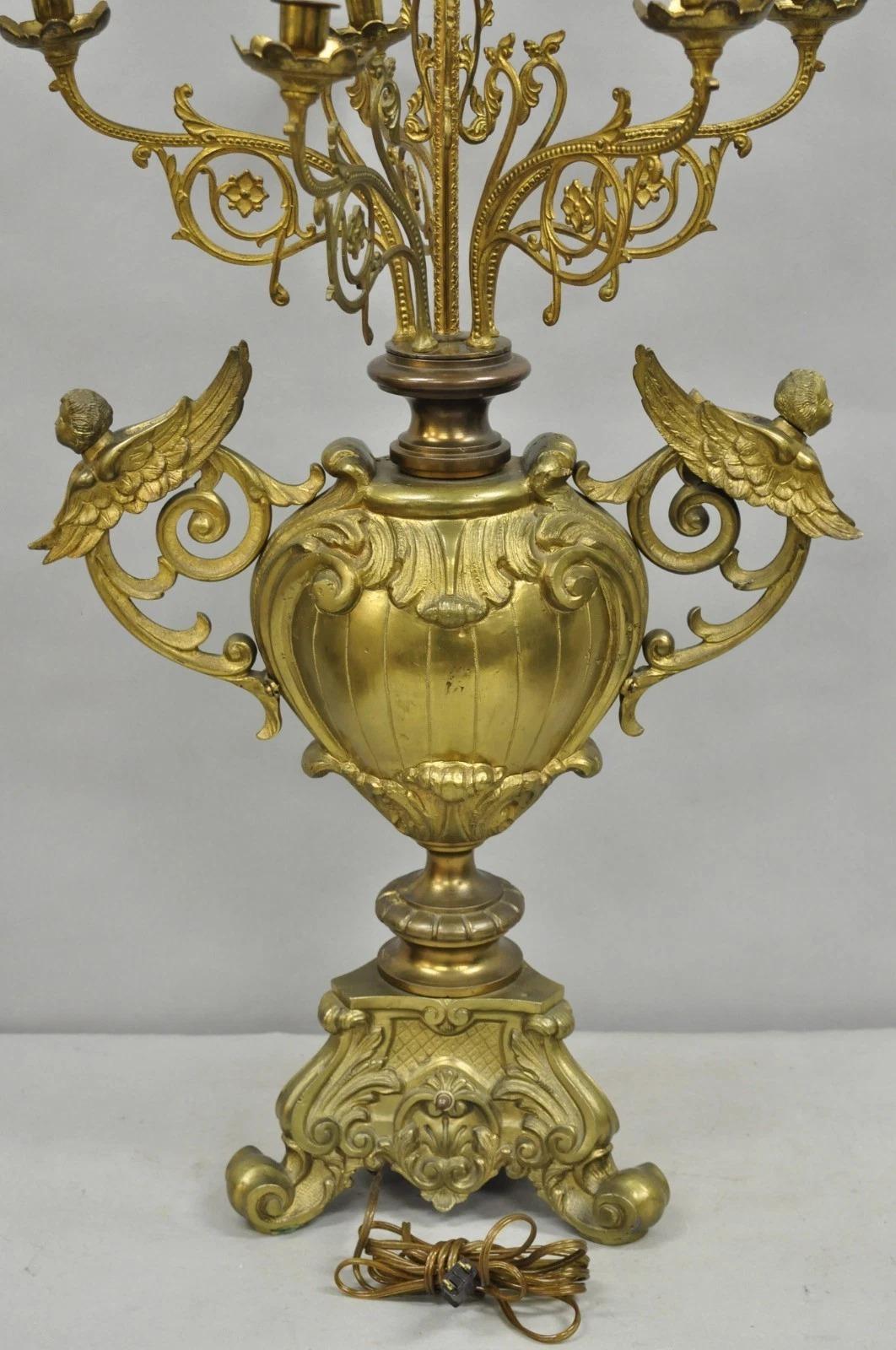 Grande Antique French Rococo Louis XV Figural Querubín Bronce Candelabro Lámparas Pareja en venta 4