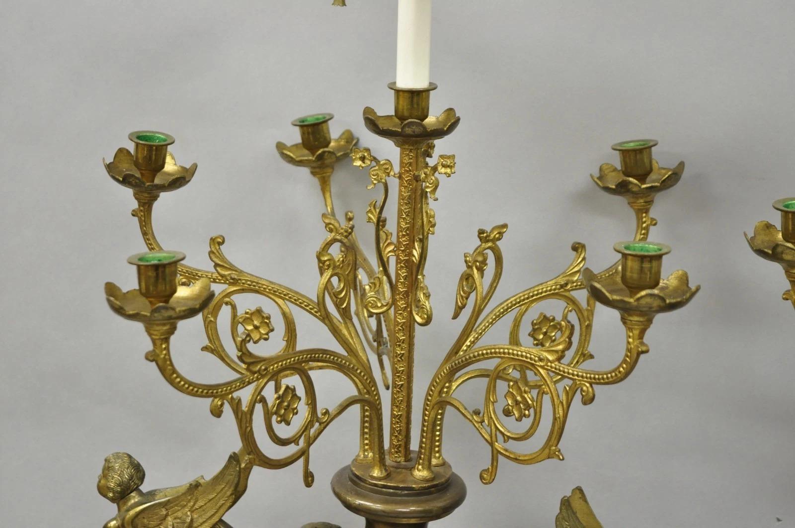 Grande Antique French Rococo Louis XV Figural Querubín Bronce Candelabro Lámparas Pareja en venta 5