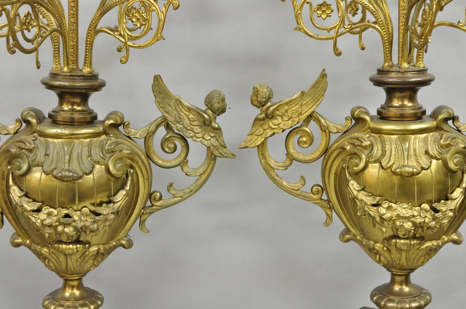 Grande Antique French Rococo Louis XV Figural Querubín Bronce Candelabro Lámparas Pareja en Bueno estado para la venta en Philadelphia, PA