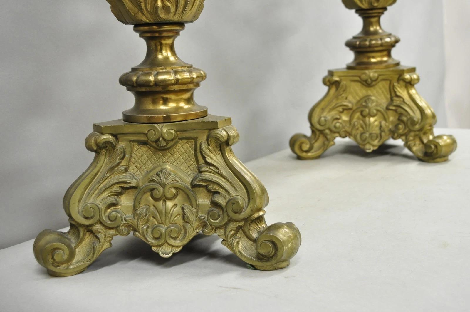 Grande Antique French Rococo Louis XV Figural Querubín Bronce Candelabro Lámparas Pareja en venta 1