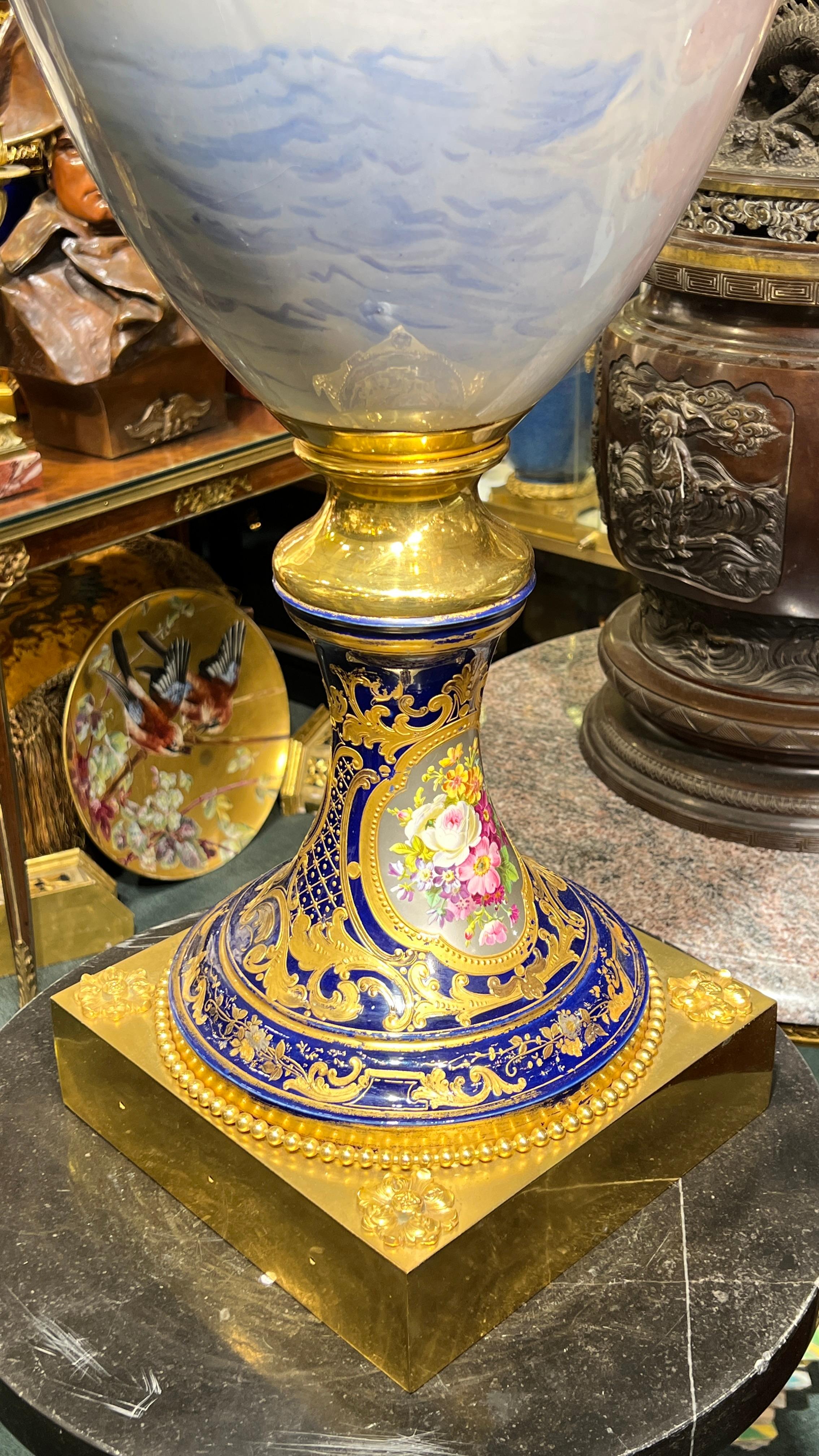 Large Antique French Sevres Style Gilt Bronze Mounted Porcelain Vase with Cover in vendita 3