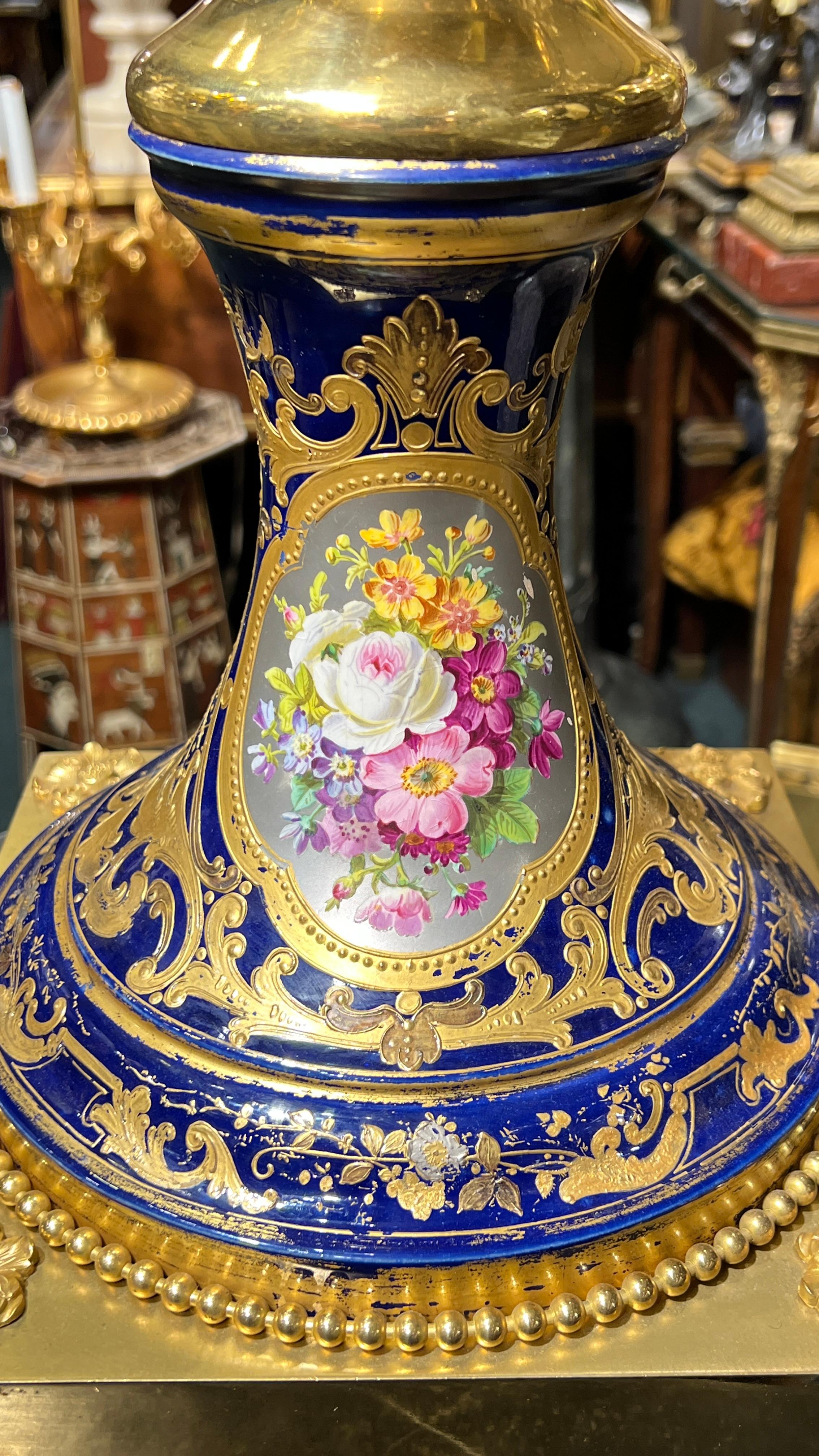 Large Antique French Sevres Style Gilt Bronze Mounted Porcelain Vase with Cover in vendita 4