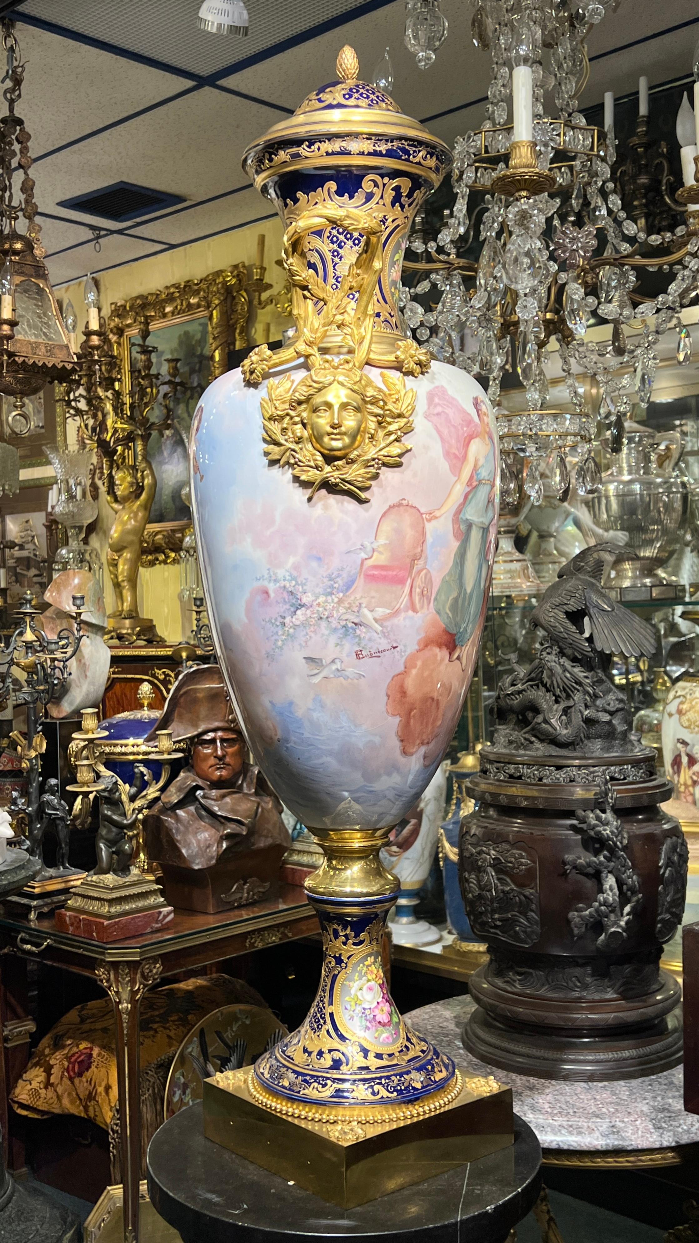 Luigi XVI Large Antique French Sevres Style Gilt Bronze Mounted Porcelain Vase with Cover in vendita