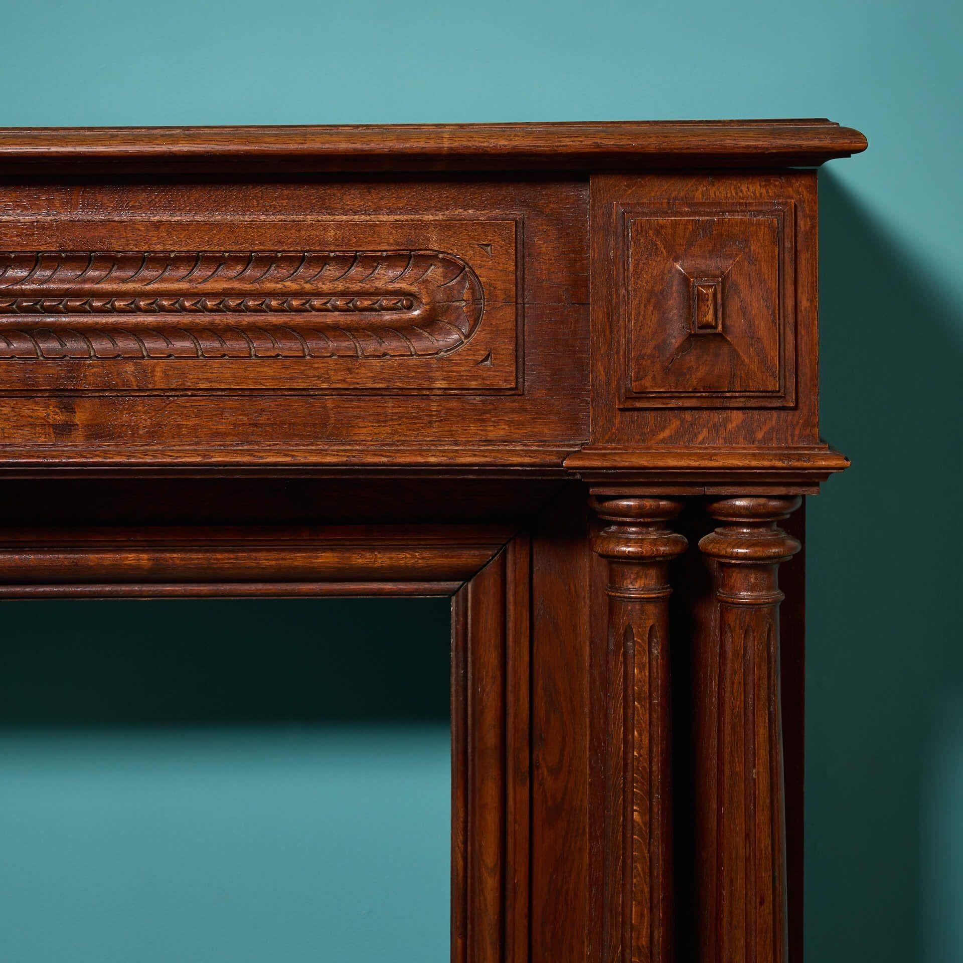 Country Grande caminetto antico francese in stile Louis in Oak massiccio in vendita