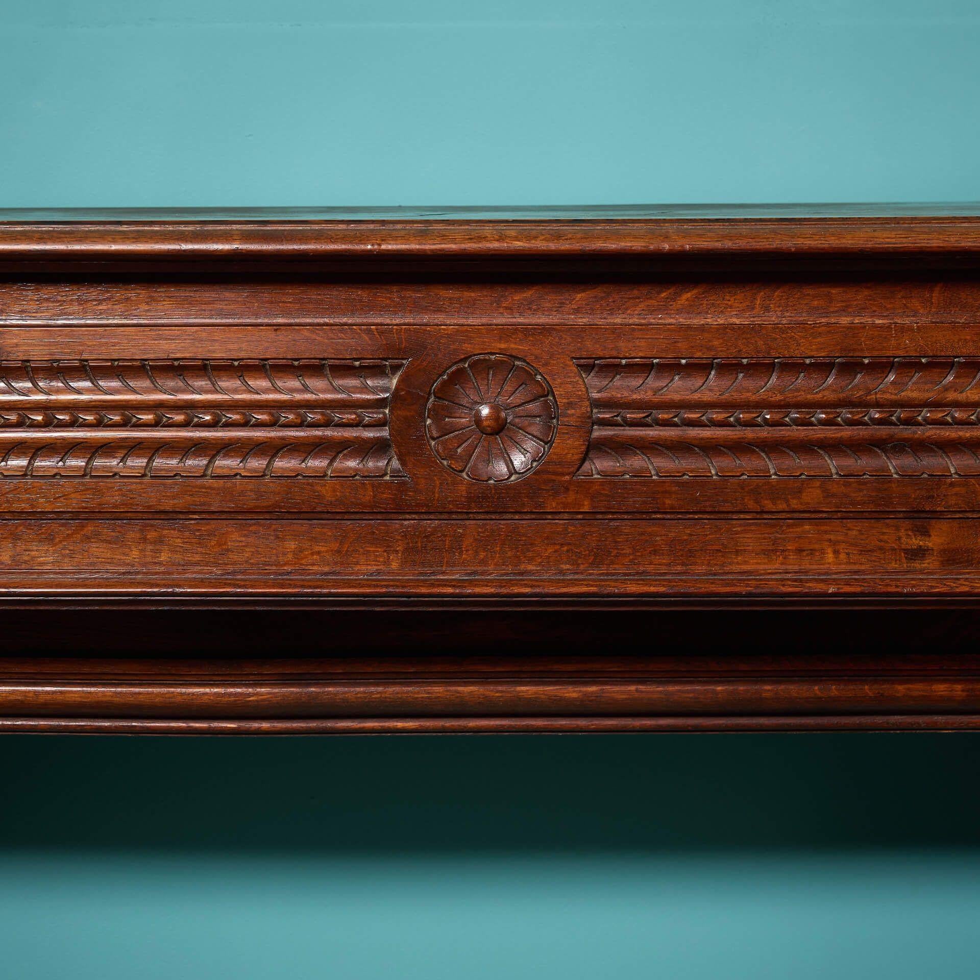 XIX secolo Grande caminetto antico francese in stile Louis in Oak massiccio in vendita