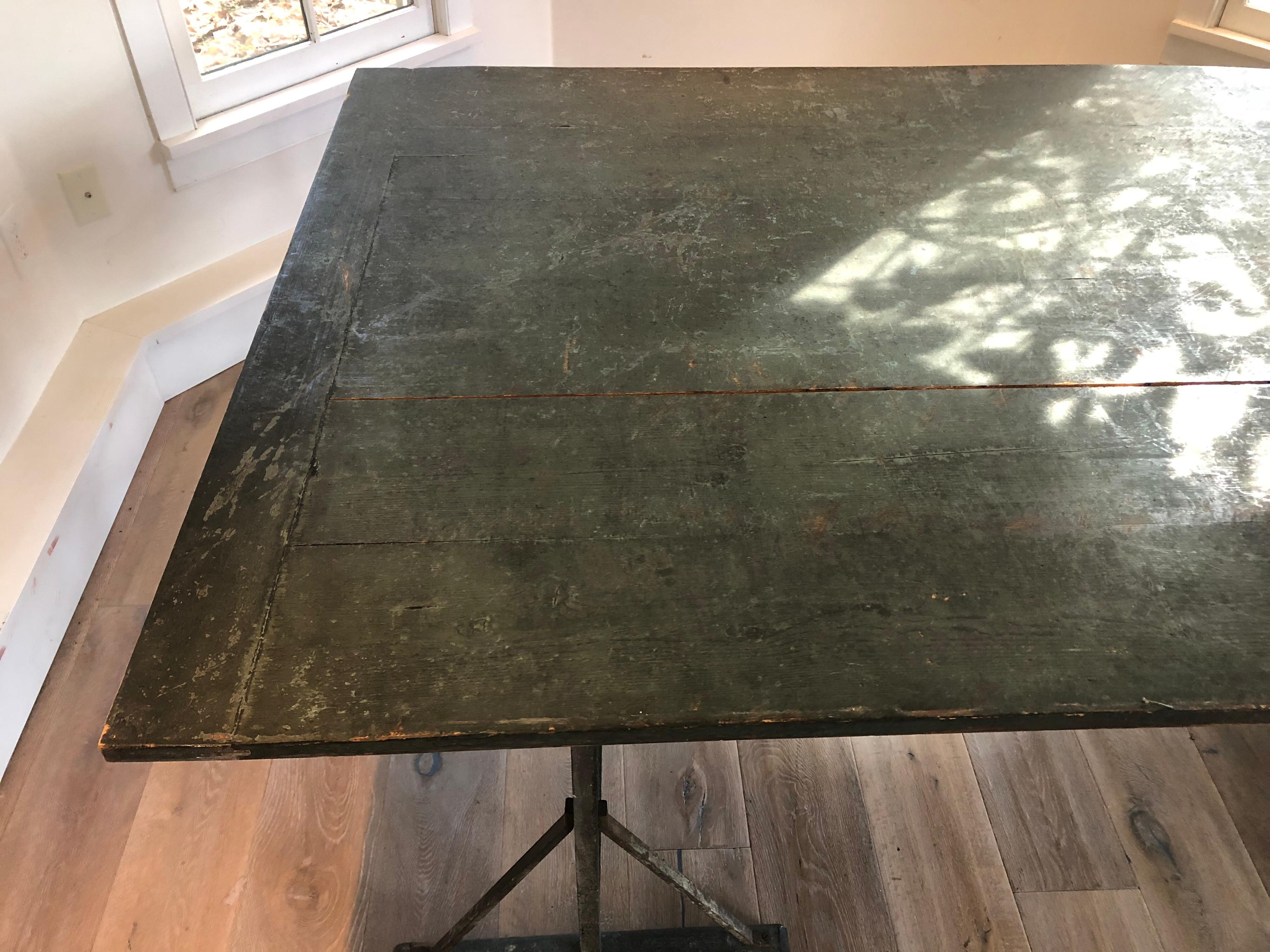Grande table à tréteaux française d'antiquités Bon état - En vente à Stockton, NJ