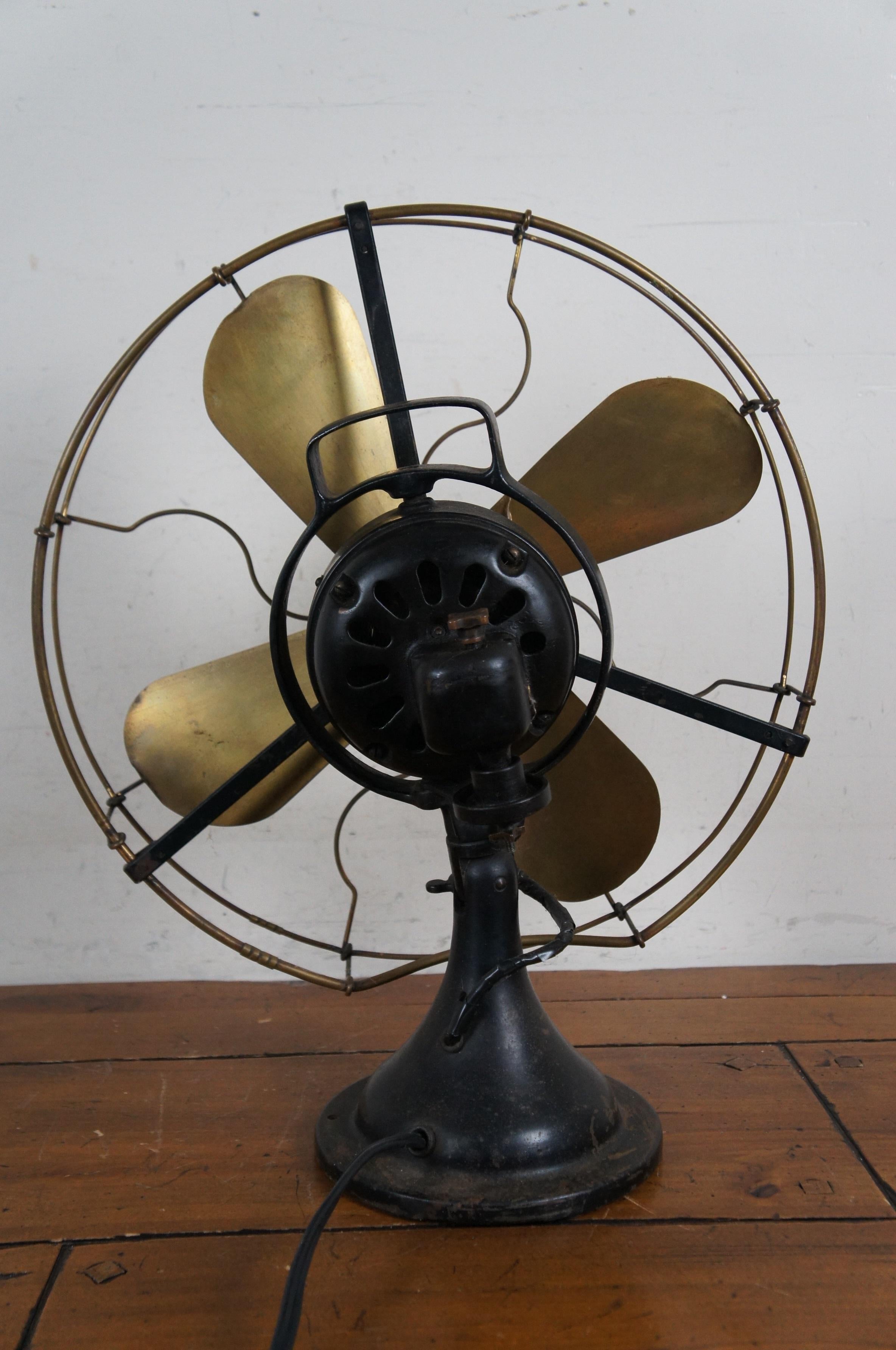 Gran Ventilador de Escritorio Industrial Oscilante Antiguo GE General Electric Funciona 21 Latón en venta