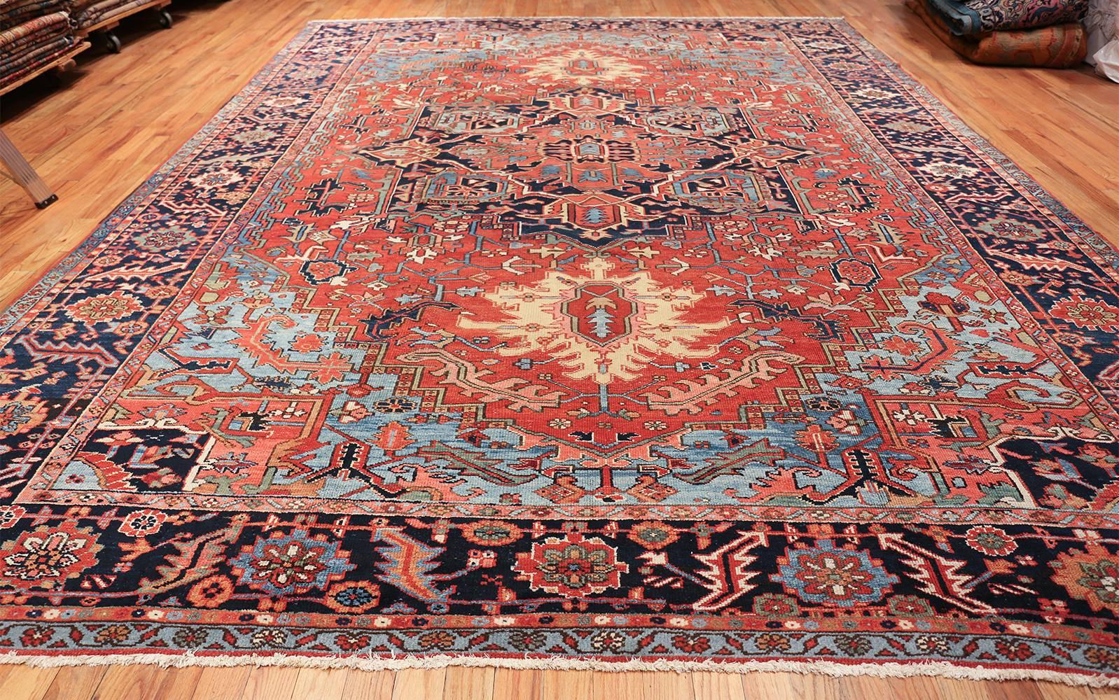 Large Antique Geometric Heriz Persian Rug In Excellent Condition In New York, NY