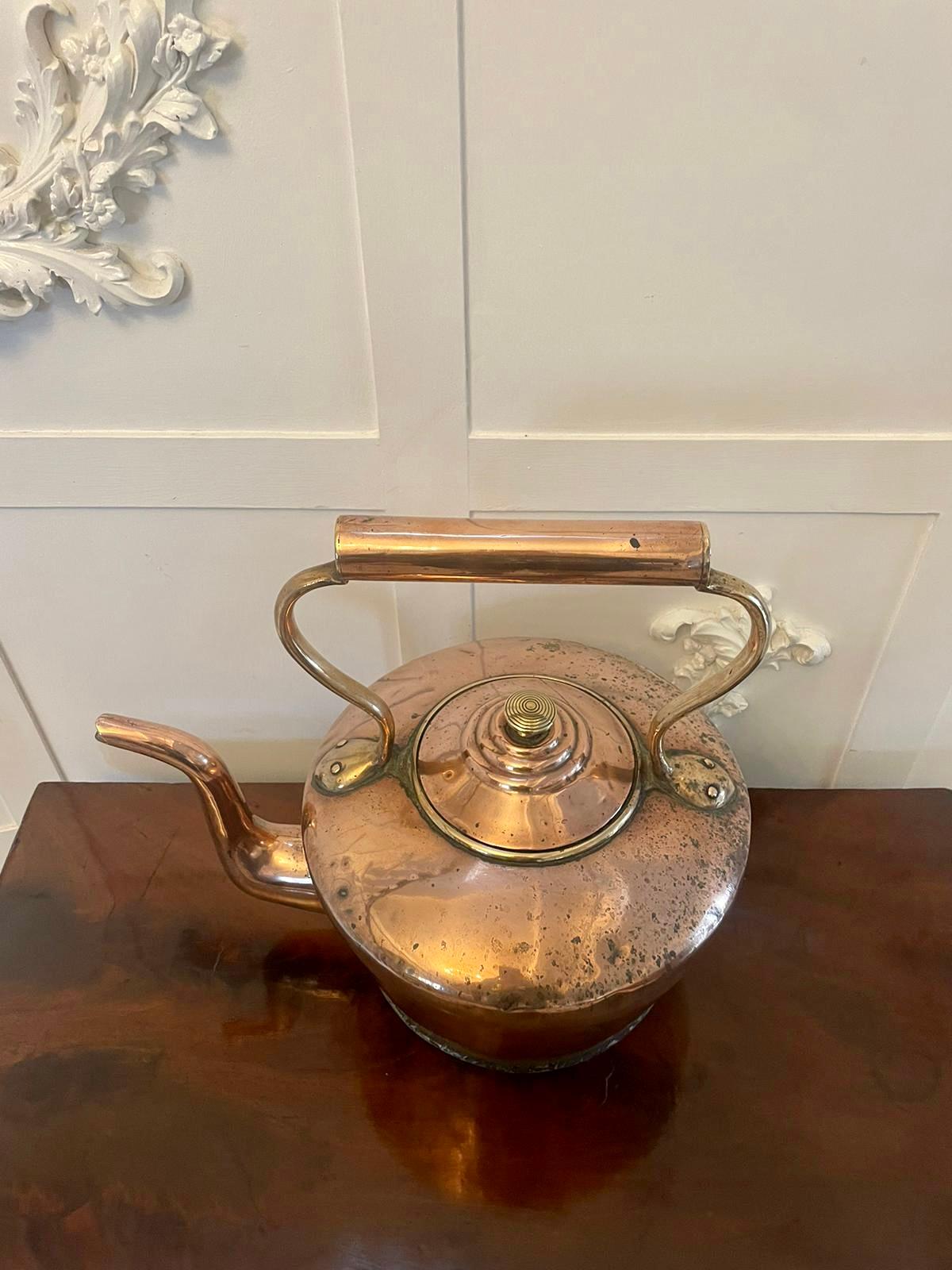 Gran tetera antigua de cobre de calidad Jorge III en venta 1