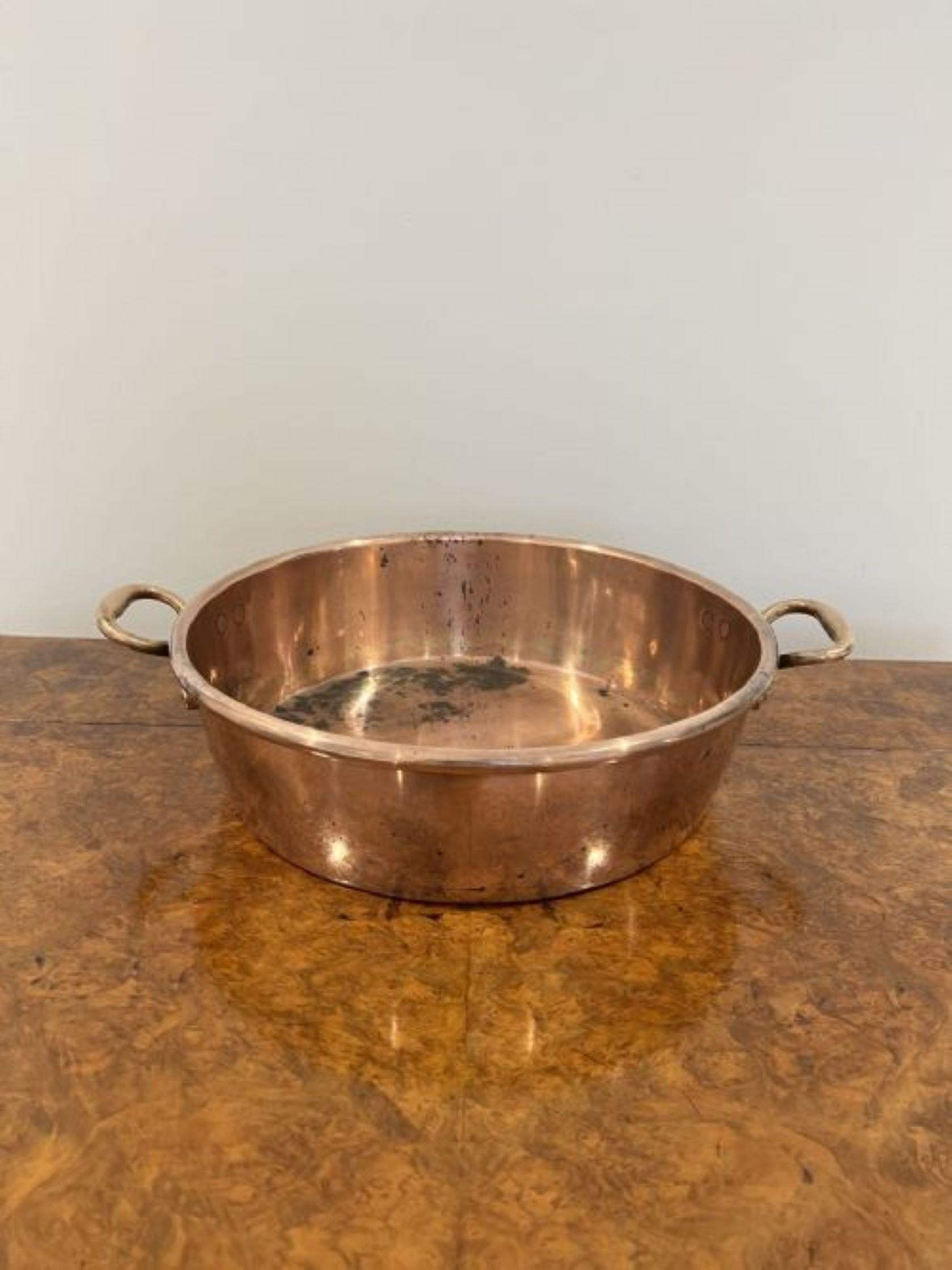 XIXe siècle Grande lèchefrite ancienne en cuivre de qualité George III en vente