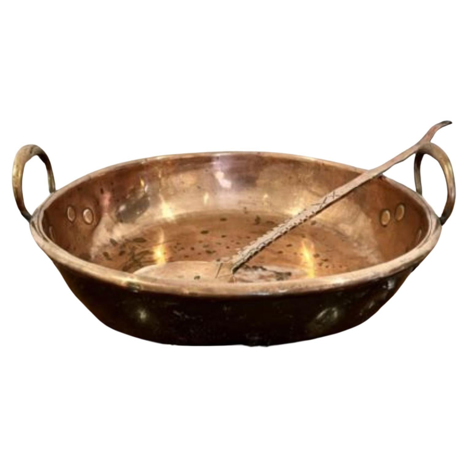 Large antique George III quality copper pan with a copper skimmer  For Sale