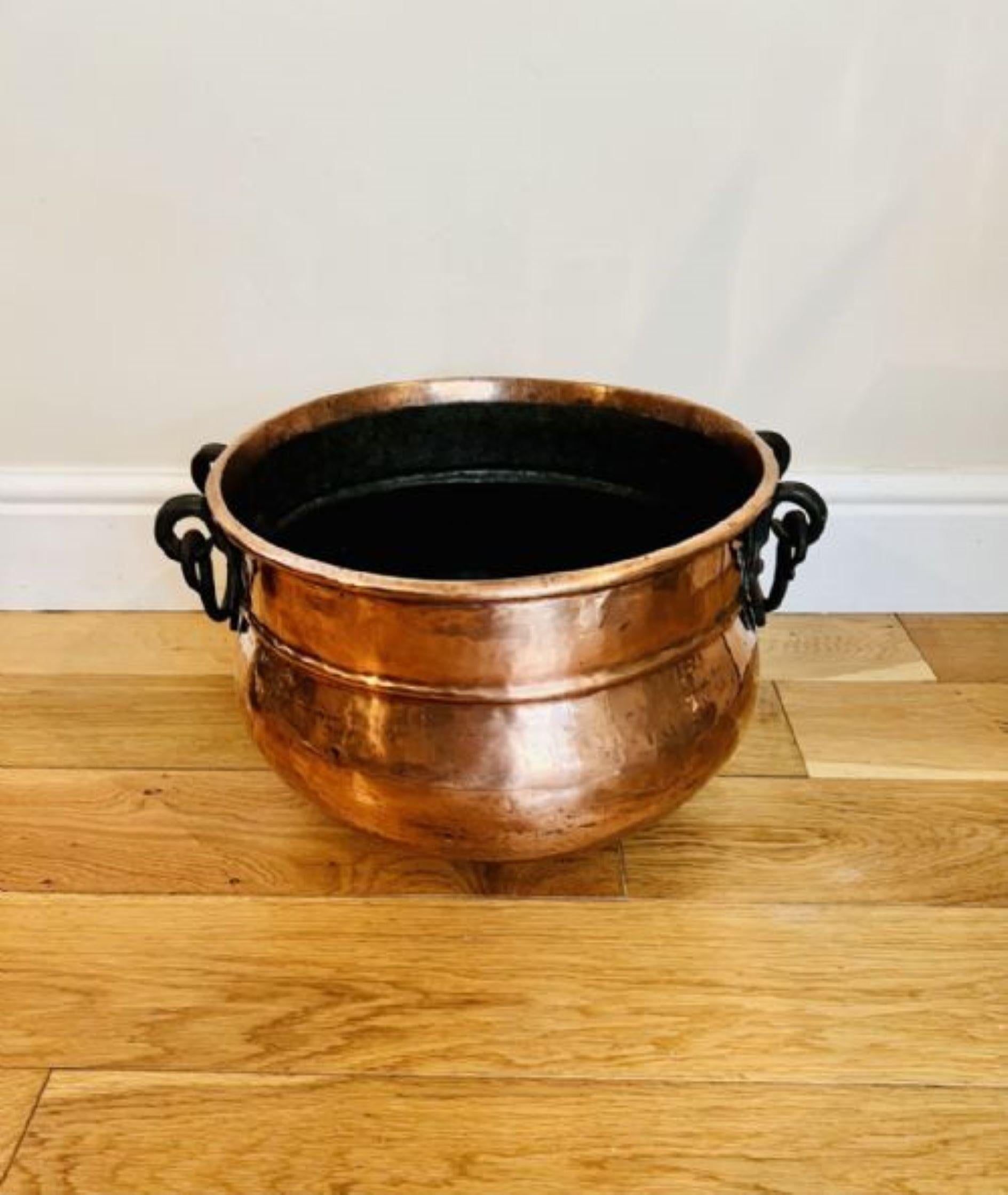 Large antique George III quality copper pot  In Good Condition For Sale In Ipswich, GB