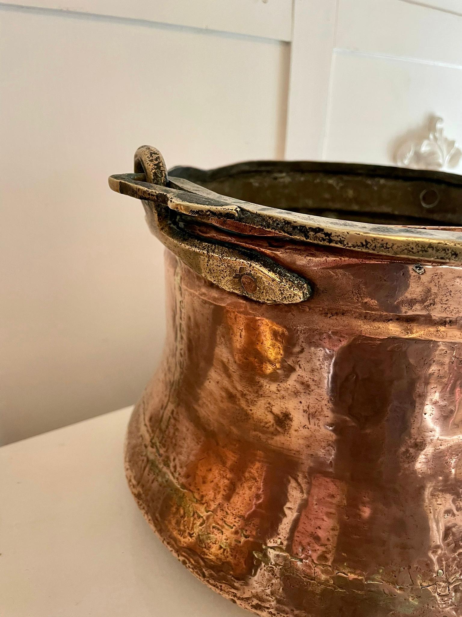 Large Antique George III Quality Copper Shaped Pot In Good Condition In Suffolk, GB