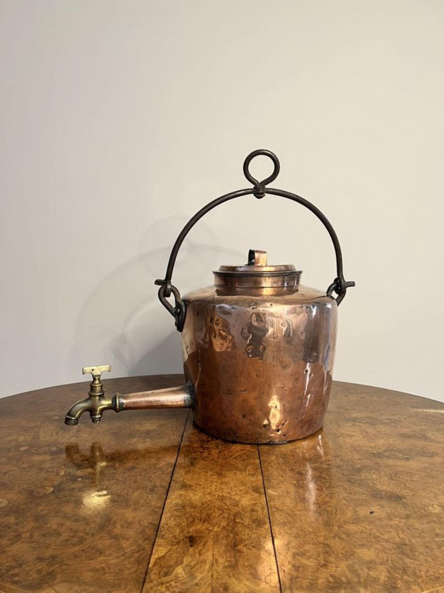 Large antique George III quality hanging copper water urn In Good Condition For Sale In Ipswich, GB