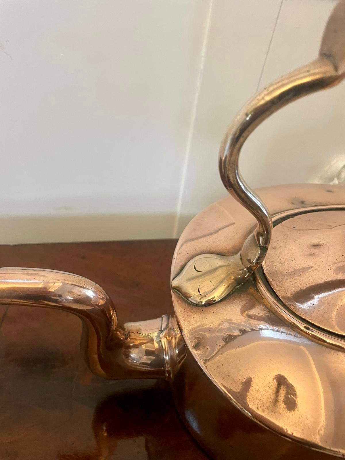 Cuivre Grande bouilloire ovale ancienne en cuivre de qualité George III  en vente