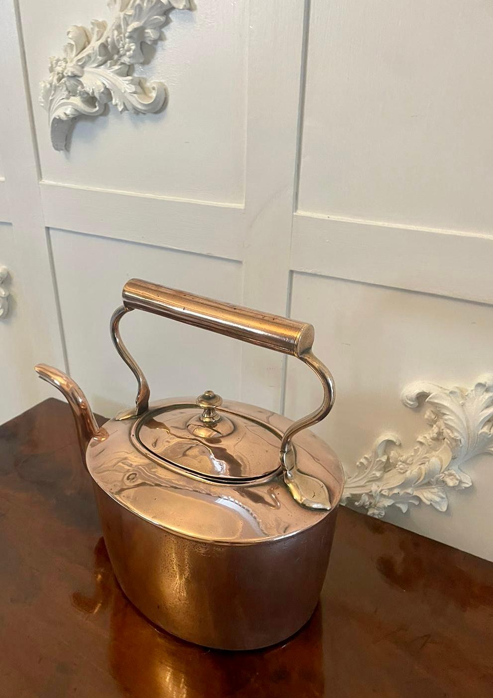 Large Antique George III Quality Oval Shaped Copper Kettle  In Good Condition For Sale In Suffolk, GB