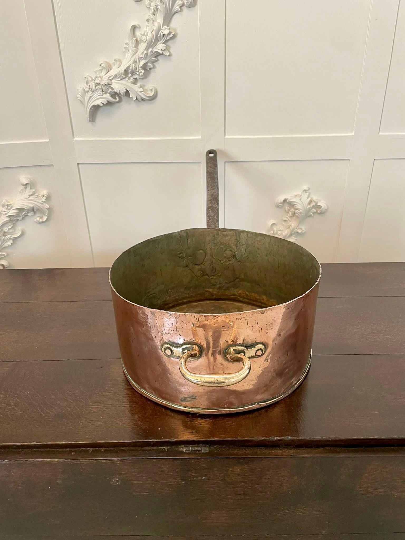 Große große antike George III Qualität Kupfer Saucepan gestempelt Lippenstifte im Zustand „Gut“ im Angebot in Suffolk, GB