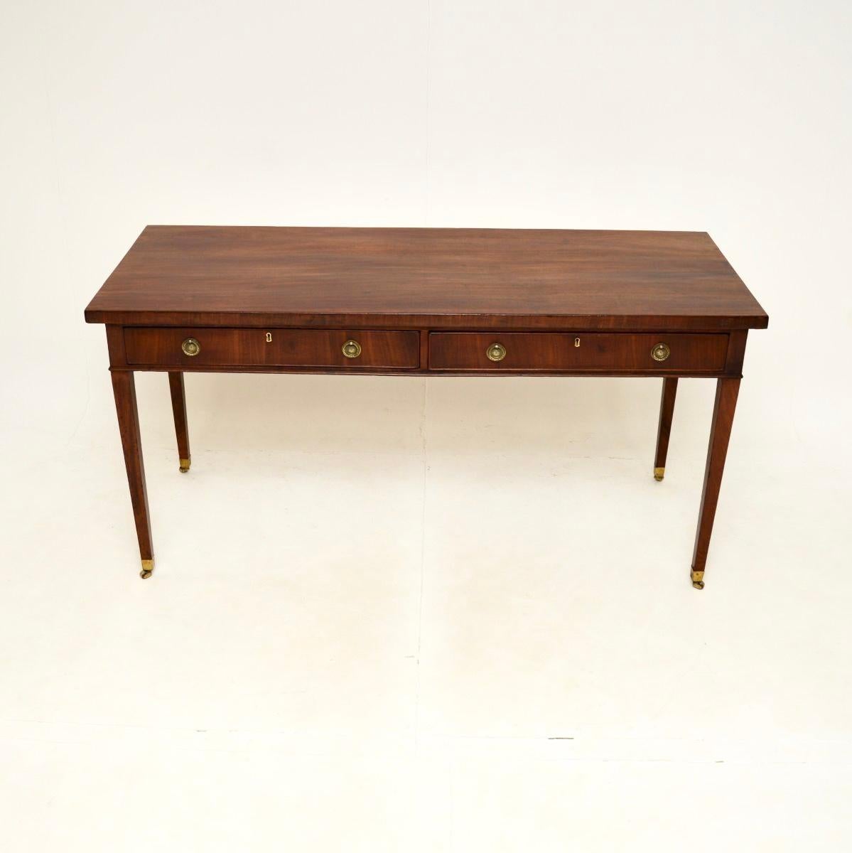 A superb large antique Georgian period console / writing table. This was made in England, it dates from around the 1790-1810 period.

It is of wonderful quality, it is a great size and it is nicely designed. The wood displays a wonderful patina and