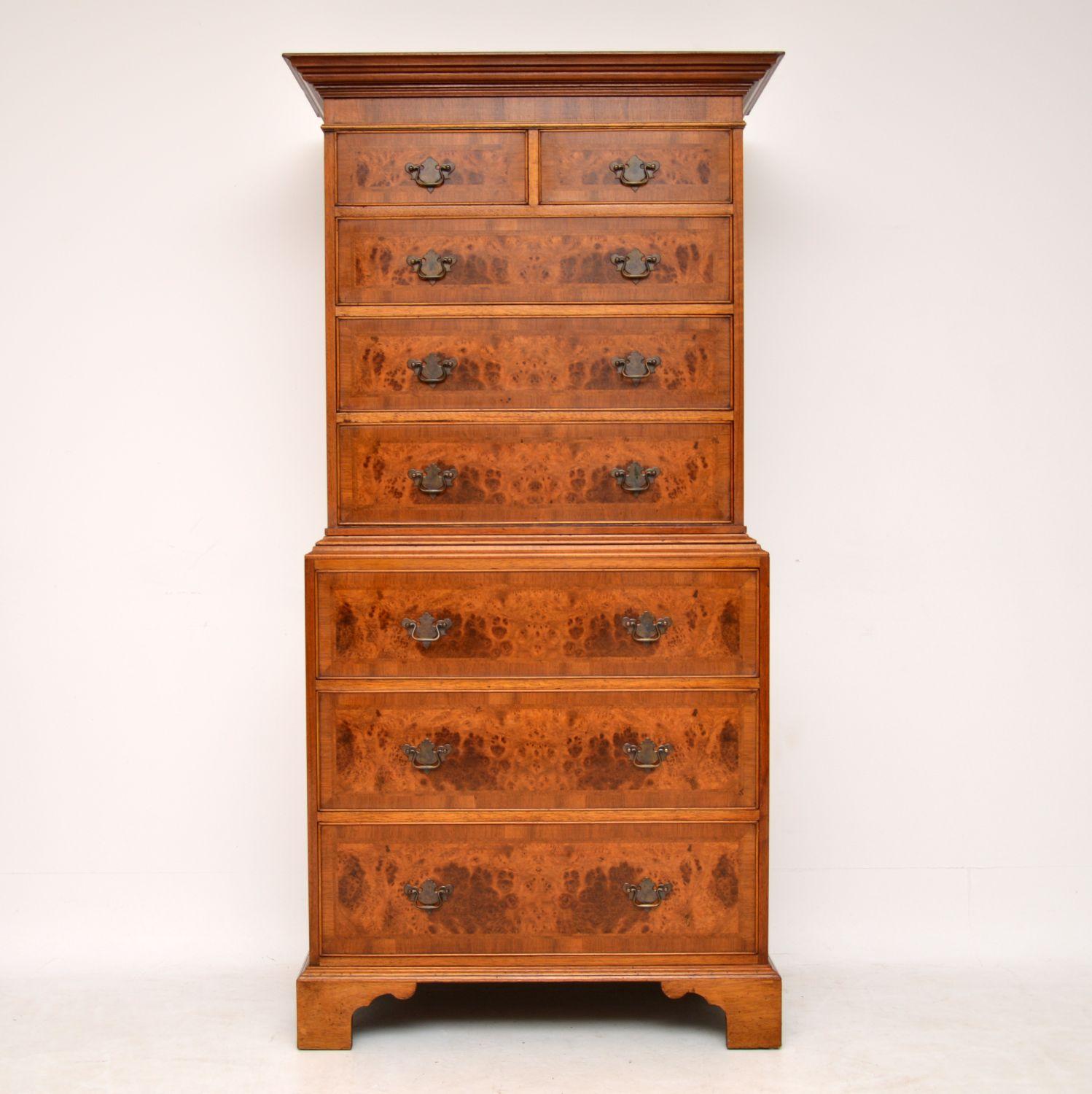 Large antique Georgian style burr walnut chest on chest in excellent condition and of fine quality, dating to circa 1950s period. The drawers are burr walnut with herringbone inlays and cross banded on the edges. They are all graduated in depth,