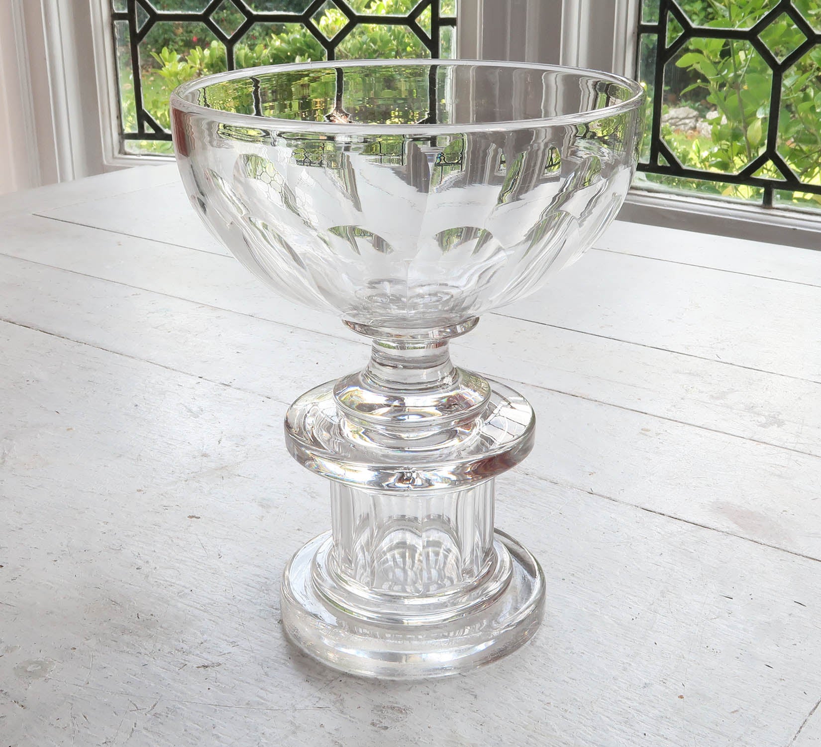 Superb glass bowl or vase. 

Georgian style. Simple lines

Wonderful gadrooning to the bowl

Heavy quality

Good condition

