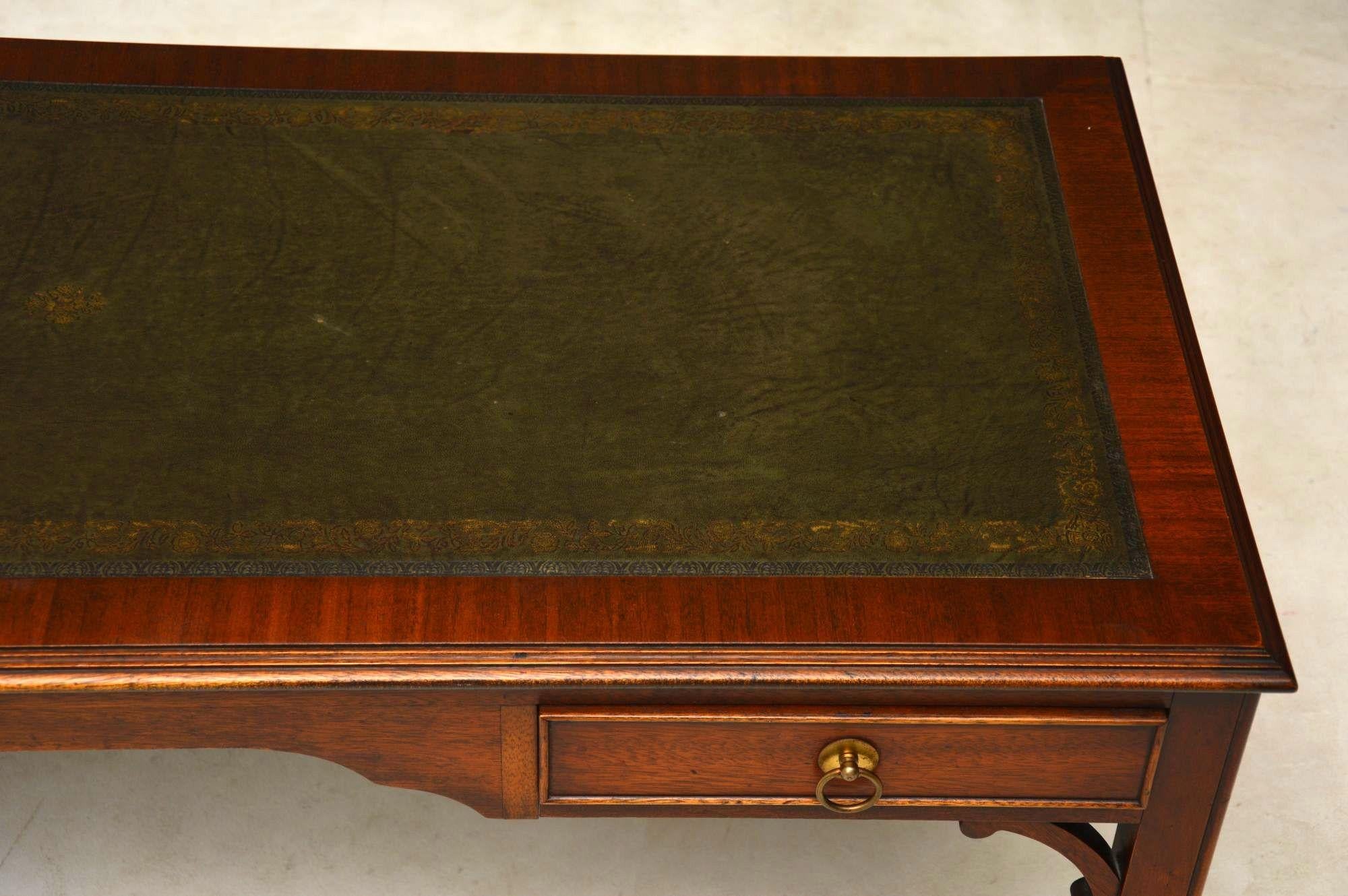 Large Antique Georgian Style Mahogany Leather Top Coffee Table 3