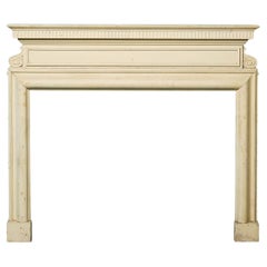 Grand contour de cheminée de style géorgien ancien en pin peint