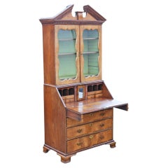 Großer antiker georgianischer Bureau-Bücherregal aus Nussbaumholz, 18. Jahrhundert, Vitrinenschrank