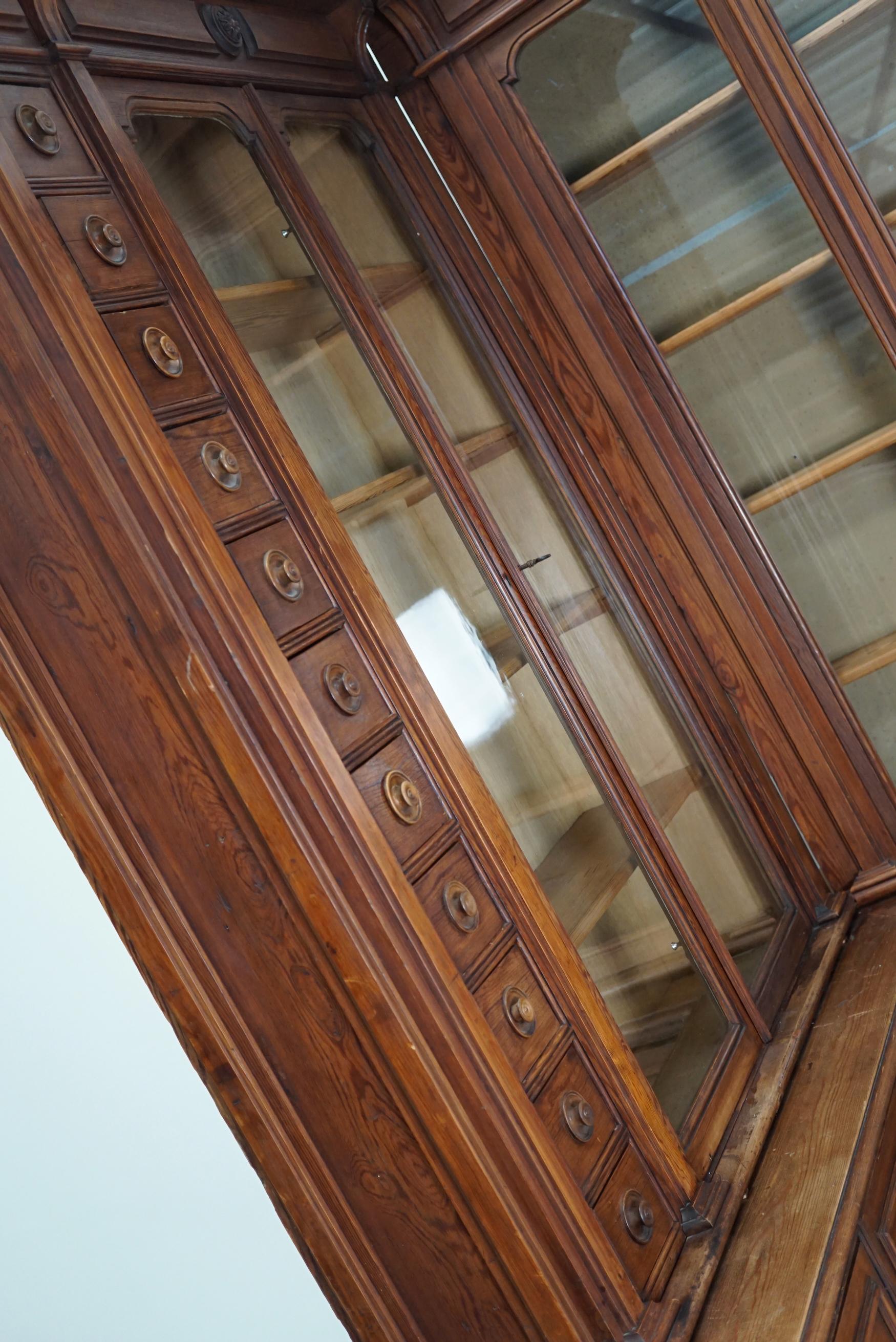 Large Antique German Pitch Pine Corner Apothecary Cabinet / Vitrine ca 1900s For Sale 10