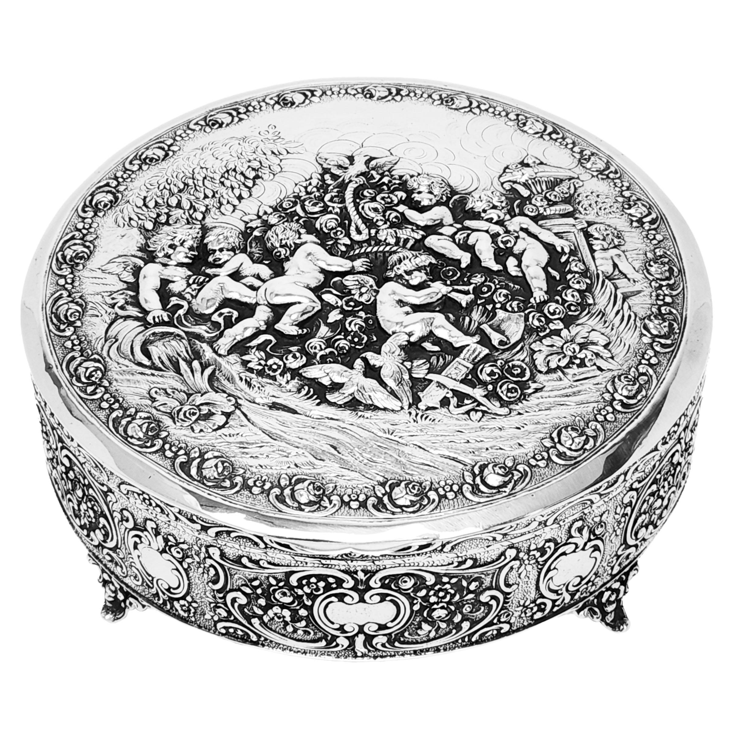 Große antike deutsche Silberschachtel mit rundem Schmuckkästchen, dekorativer Cherub, um 1910 (Europäisch) im Angebot