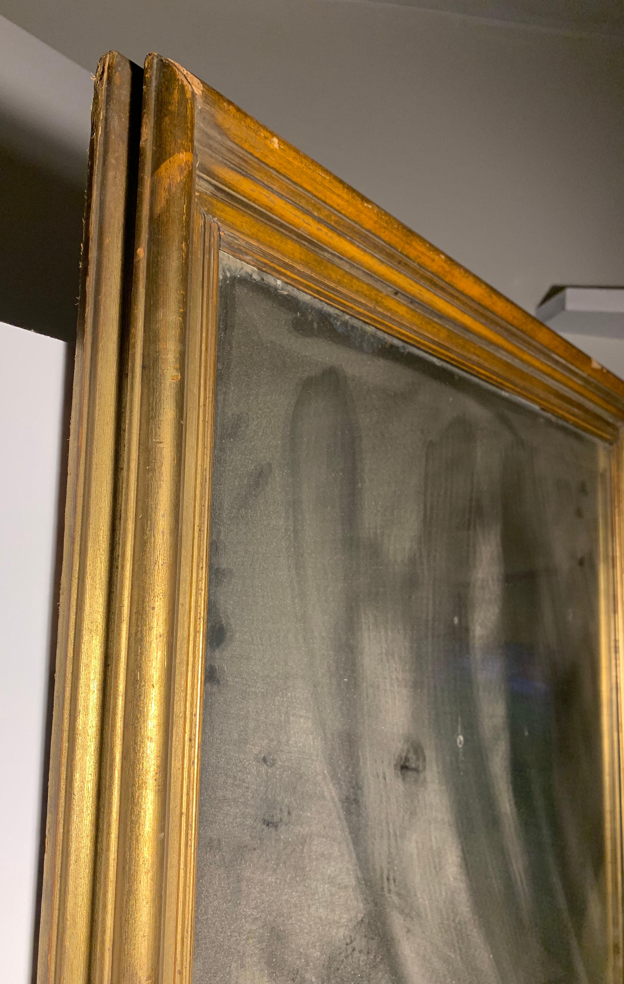 20ième siècle Grand cadre ou miroir antique doré en vente