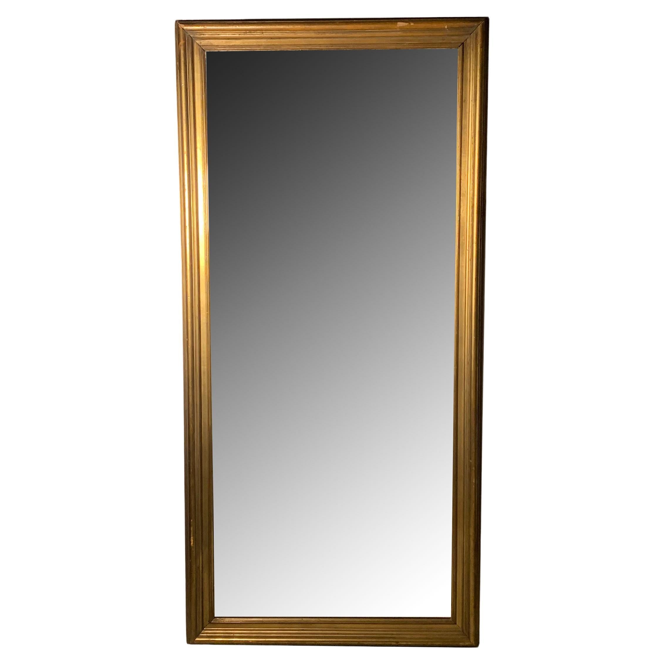 Grand cadre ou miroir antique doré en vente