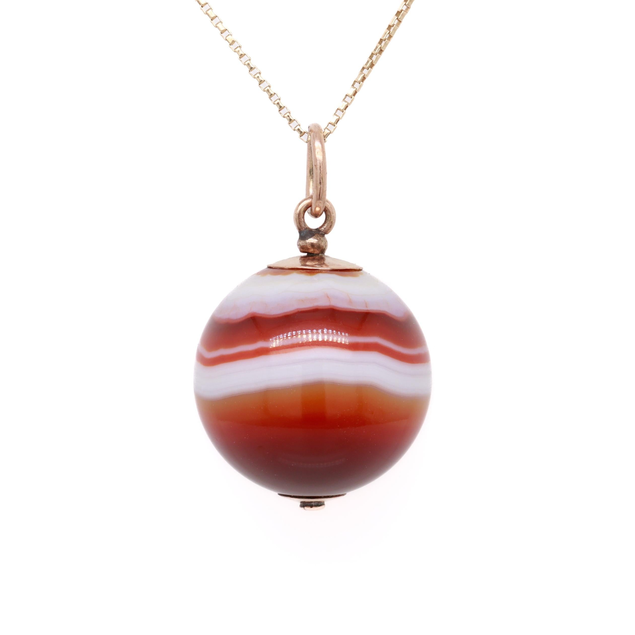 Grand pendentif sphère ou perle d'agate en or antique et baguée pour un collier Bon état - En vente à Philadelphia, PA