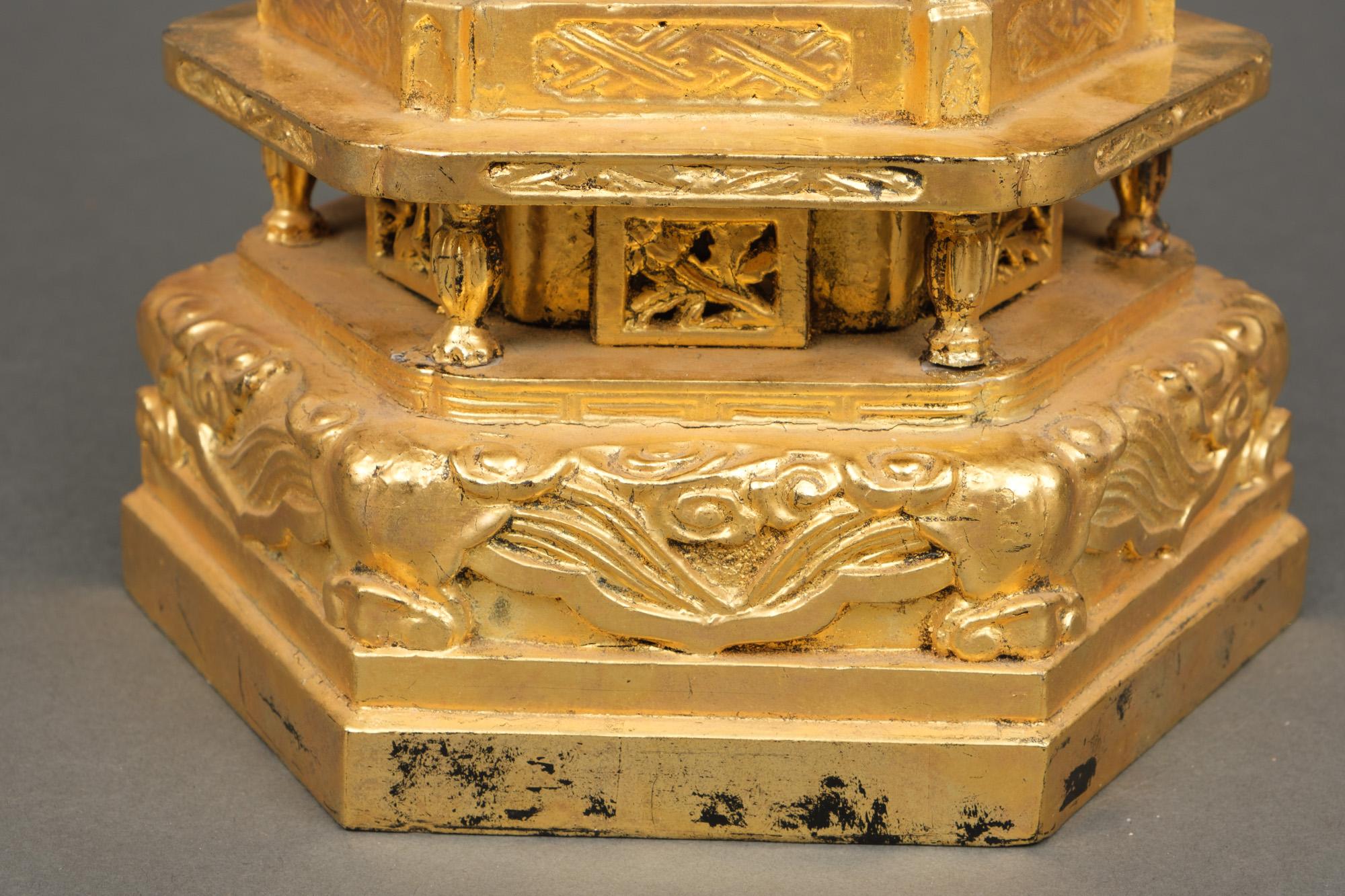 Japanese Large Gold Lacquer Bodhisattva Kannon 観音 Holding a Padma 'Lotus' 3