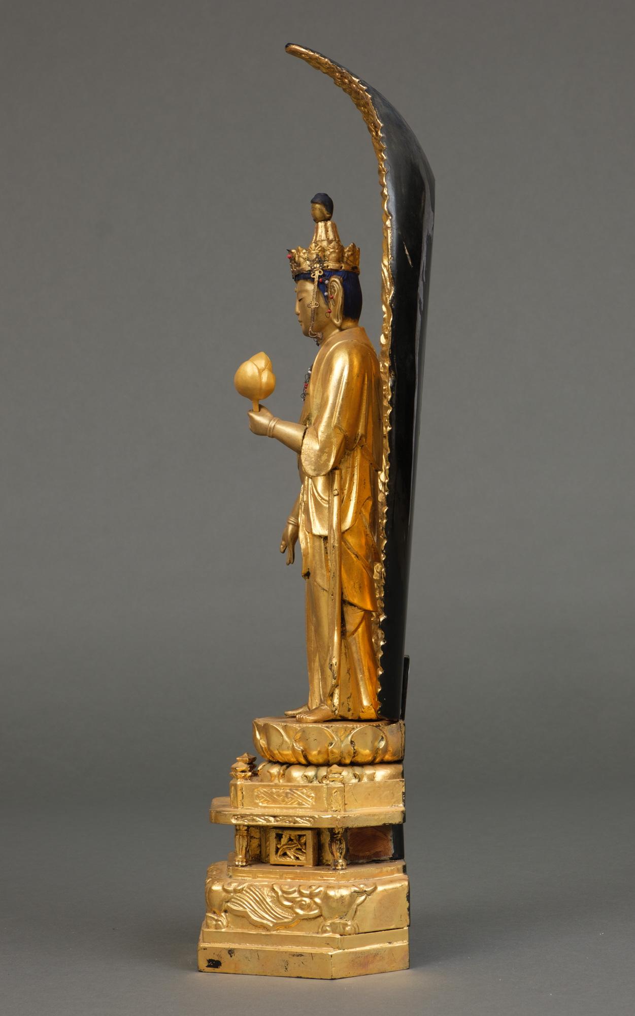Japanese Large Gold Lacquer Bodhisattva Kannon 観音 Holding a Padma 'Lotus' 6